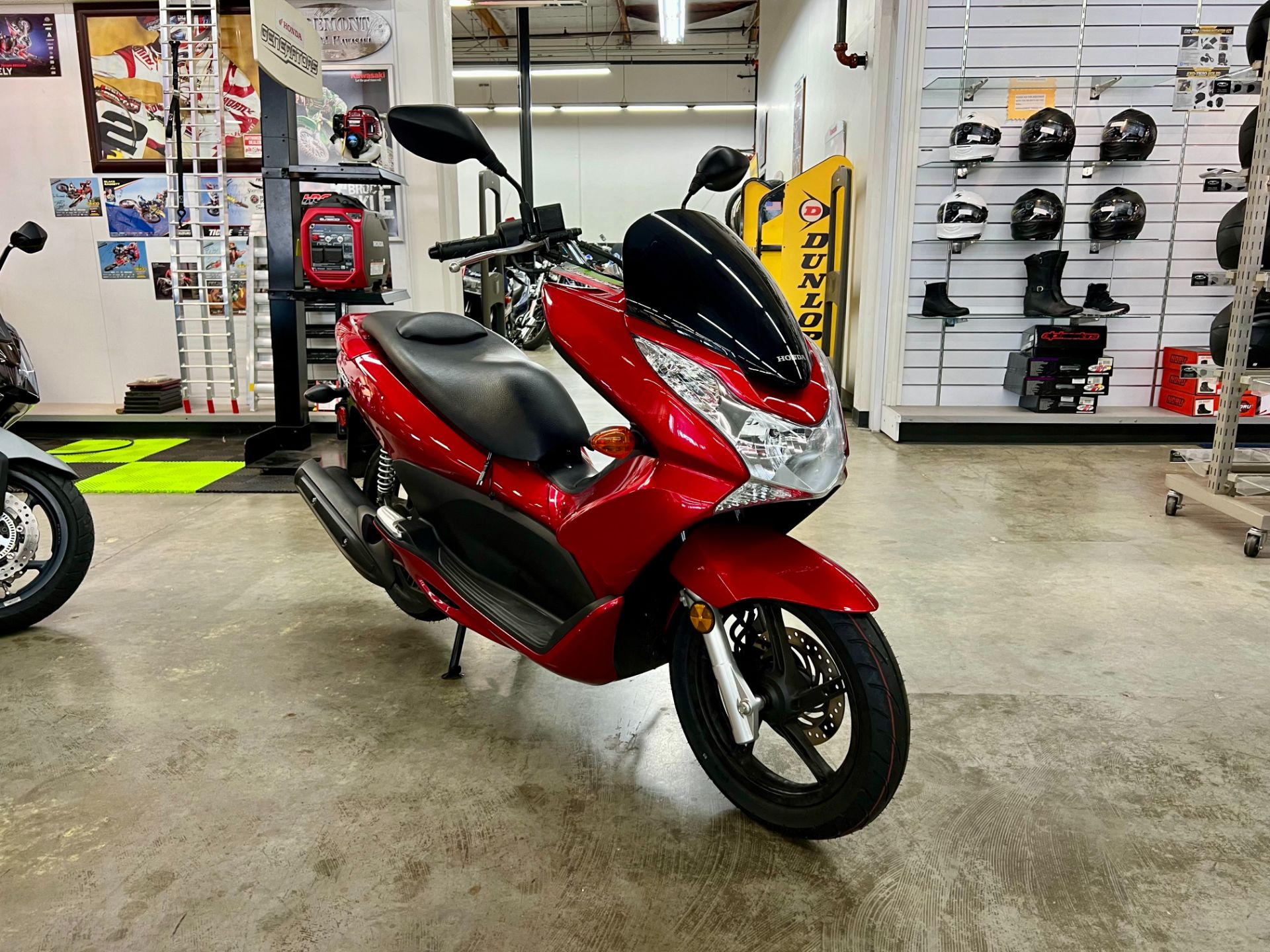 ホンダ PCX125 JF28 低走行 東京より 超激得，低価 ホンダ PCX125 JF28