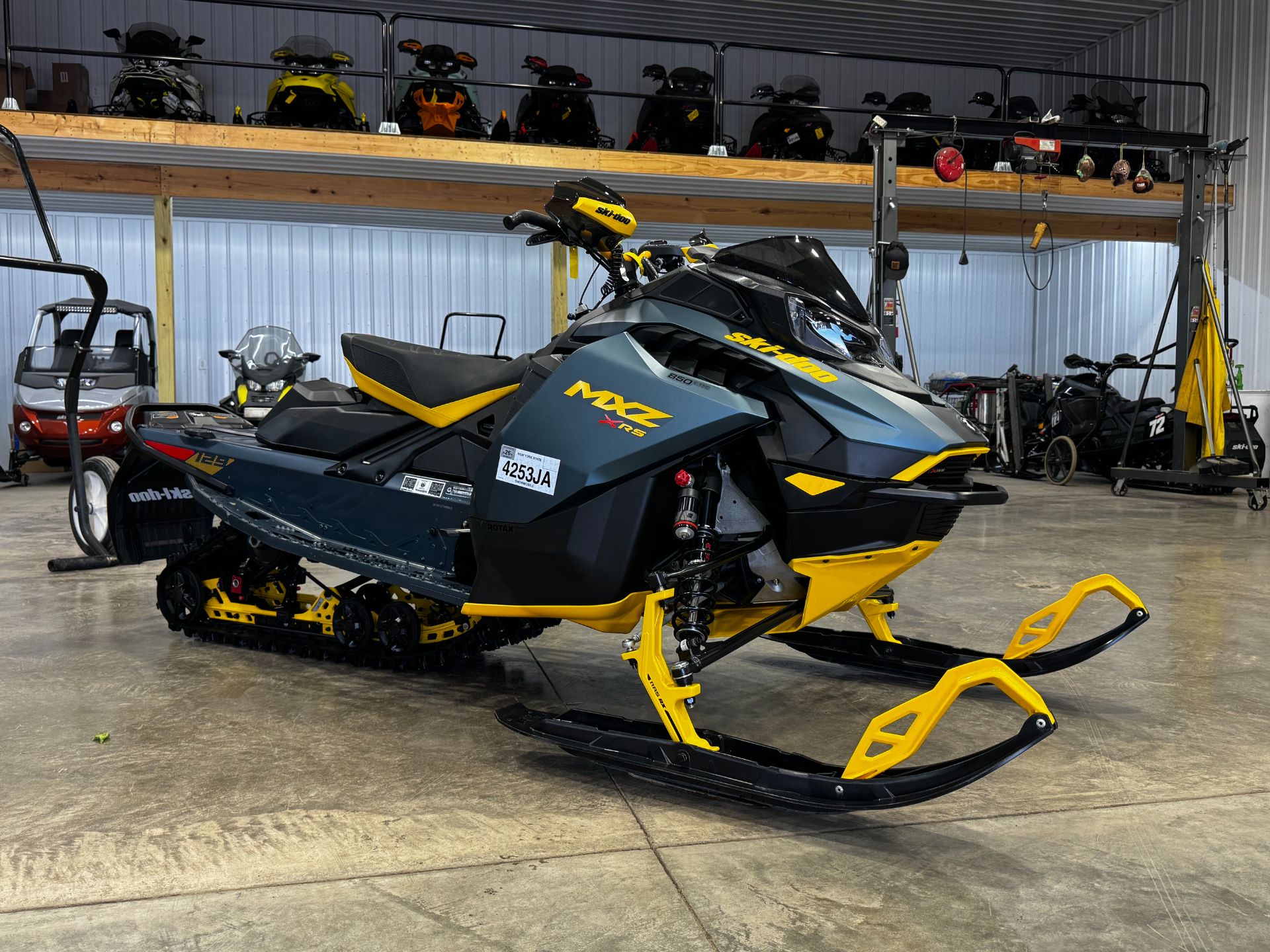 2026 MXZ X-RS 129 850 E-TEC ES Ice Ripper XT 1.5 w/ 10.