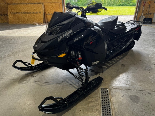 2024 MXZ X-RS 137 850 E-TEC ES w/ Smart-Shox Ice Ripper