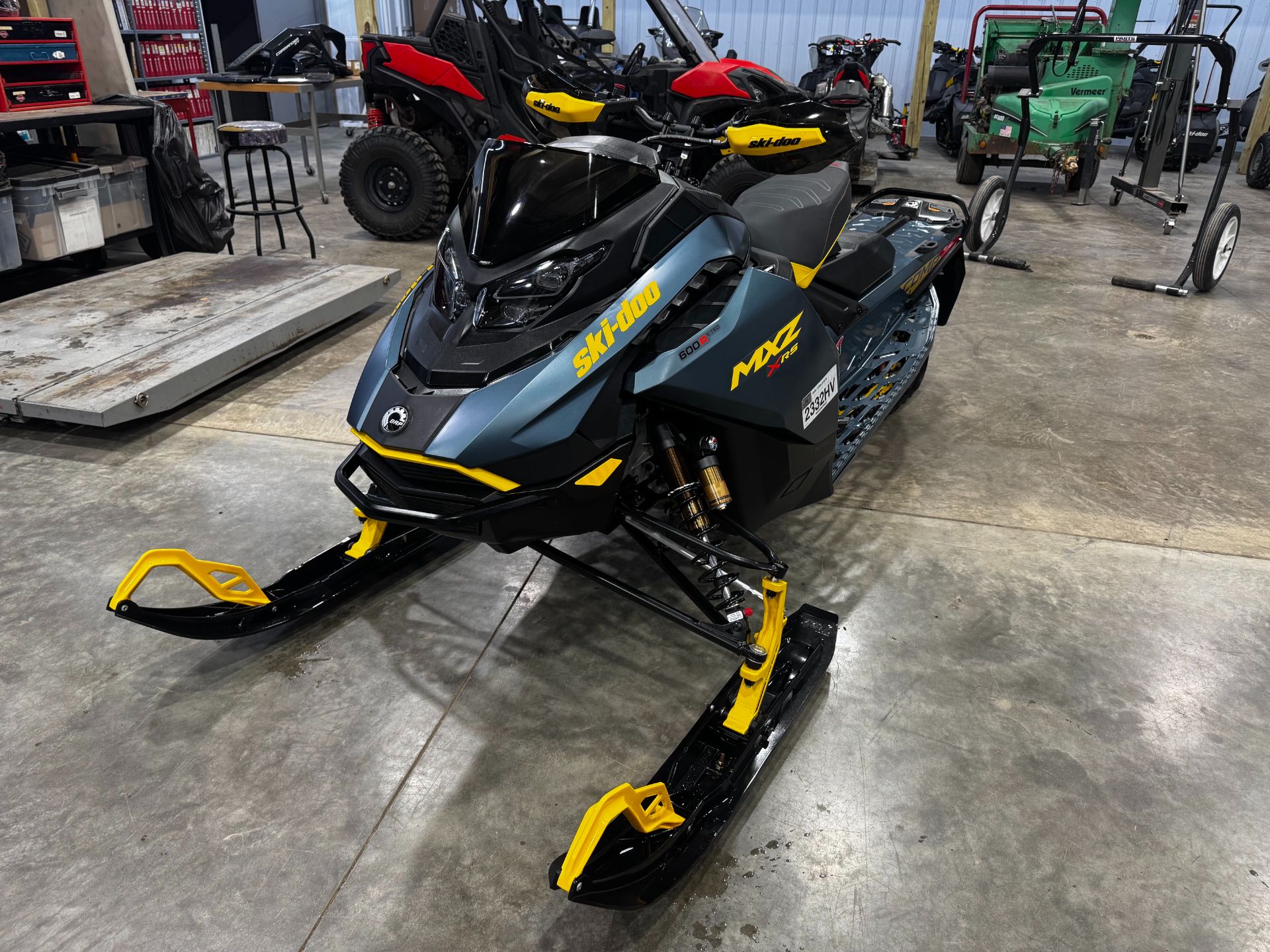 2026 Ski-Doo MXZ X-RS w/ Competition Package 600R E-TEC RipSaw  3