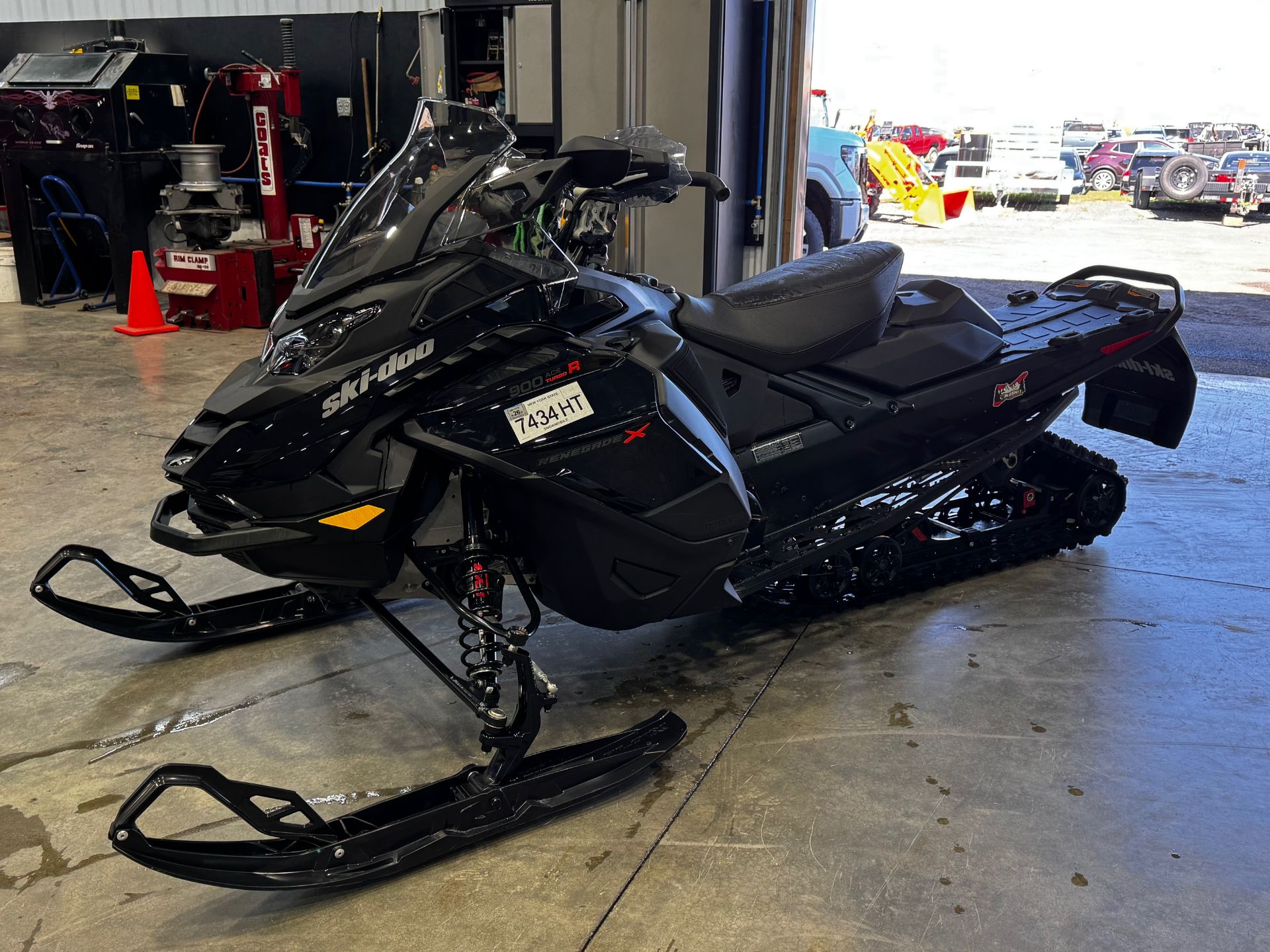 2025 Renegade X 900 ACE Turbo R ES Ice Ripper XT 1.5 w/