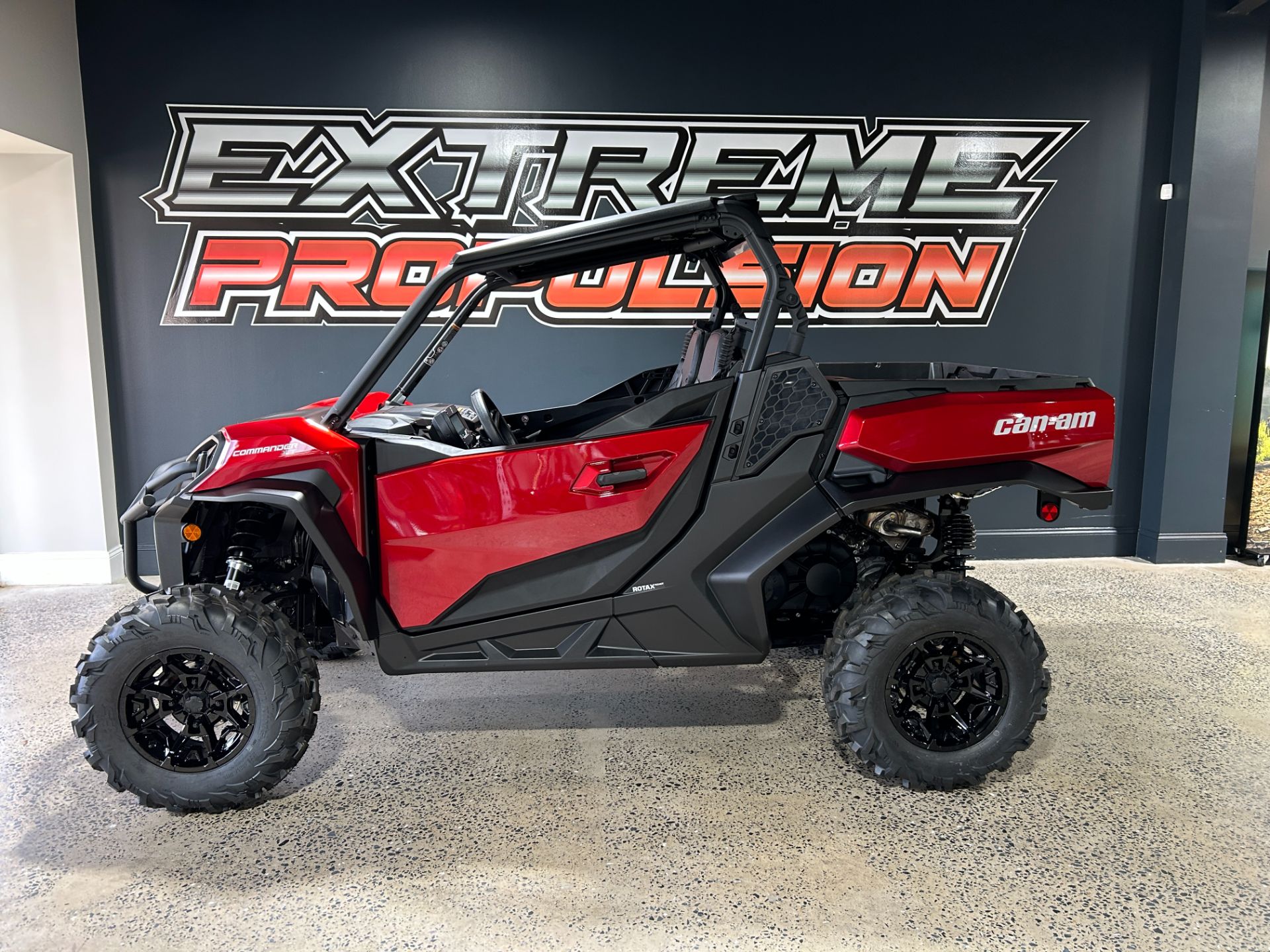 2026 Can-Am Commander XT 700