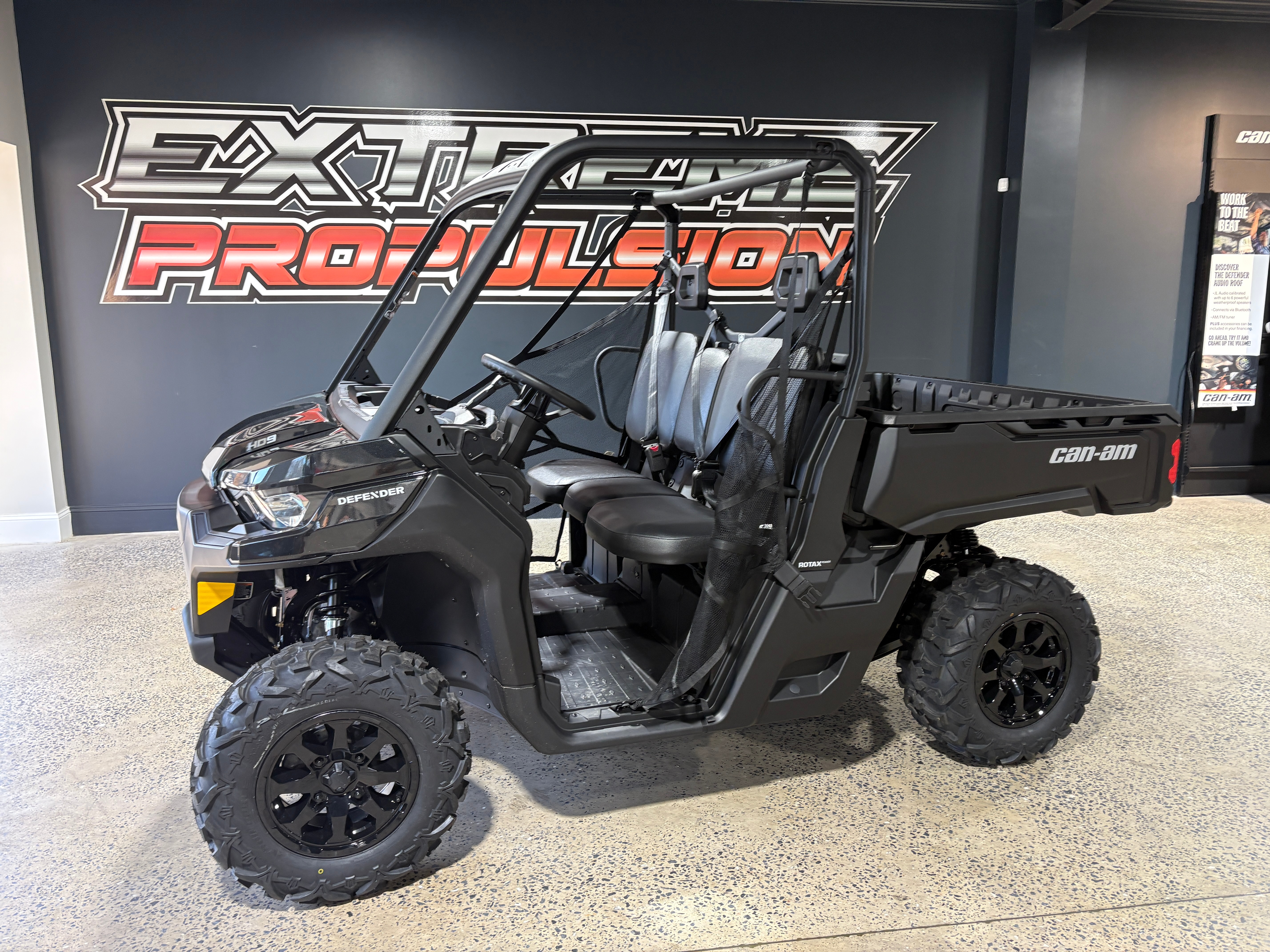 2026 Can-Am Defender DPS HD9
