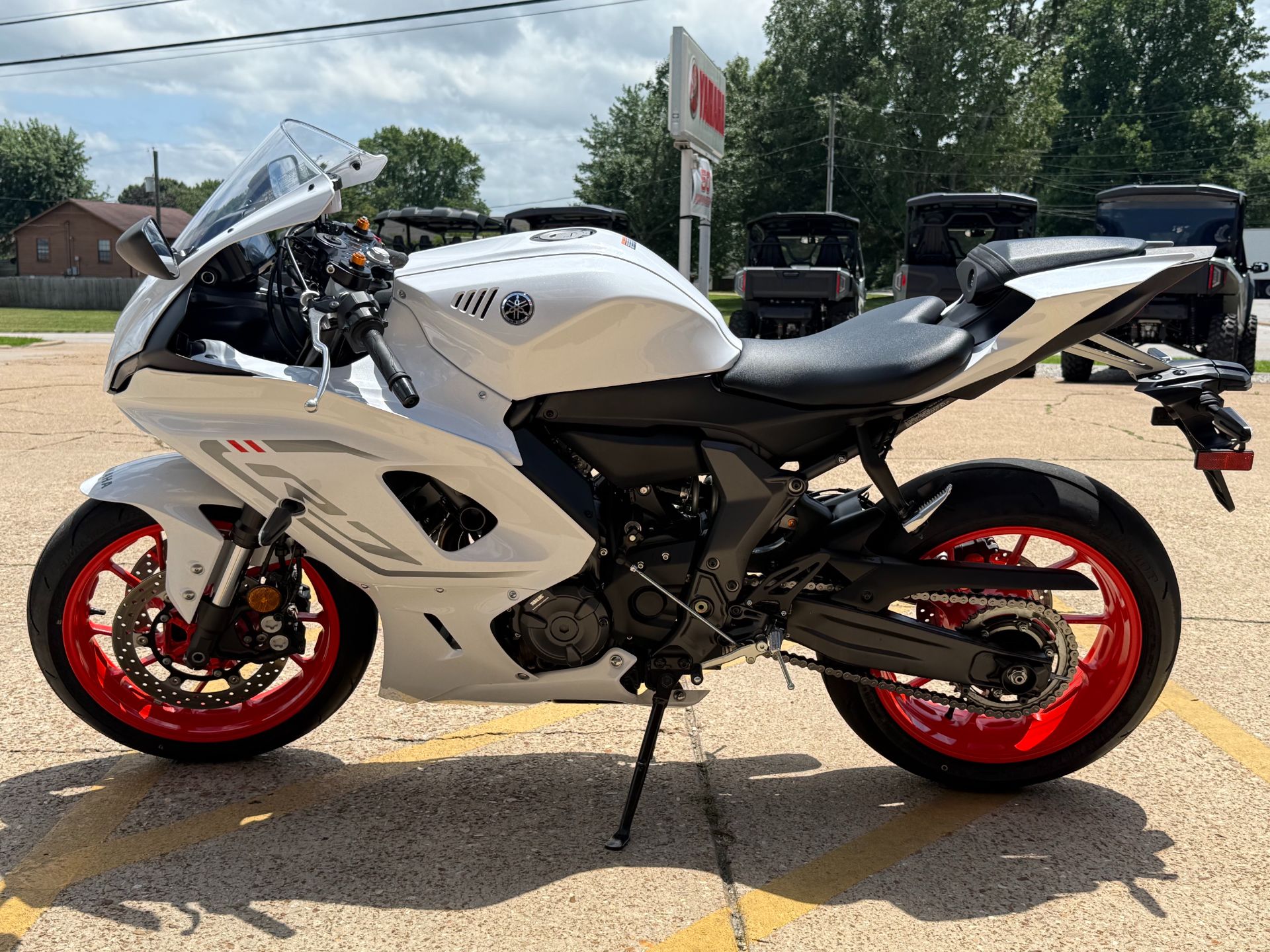 2023 Yamaha YZF-R7 5