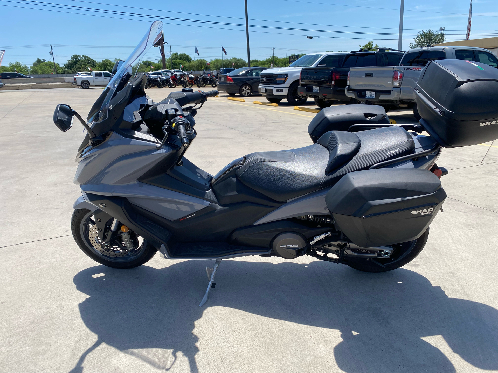 Skuter Listrik Kymco F9 Kymco Scooter Forza 350 Vs Burgman 400