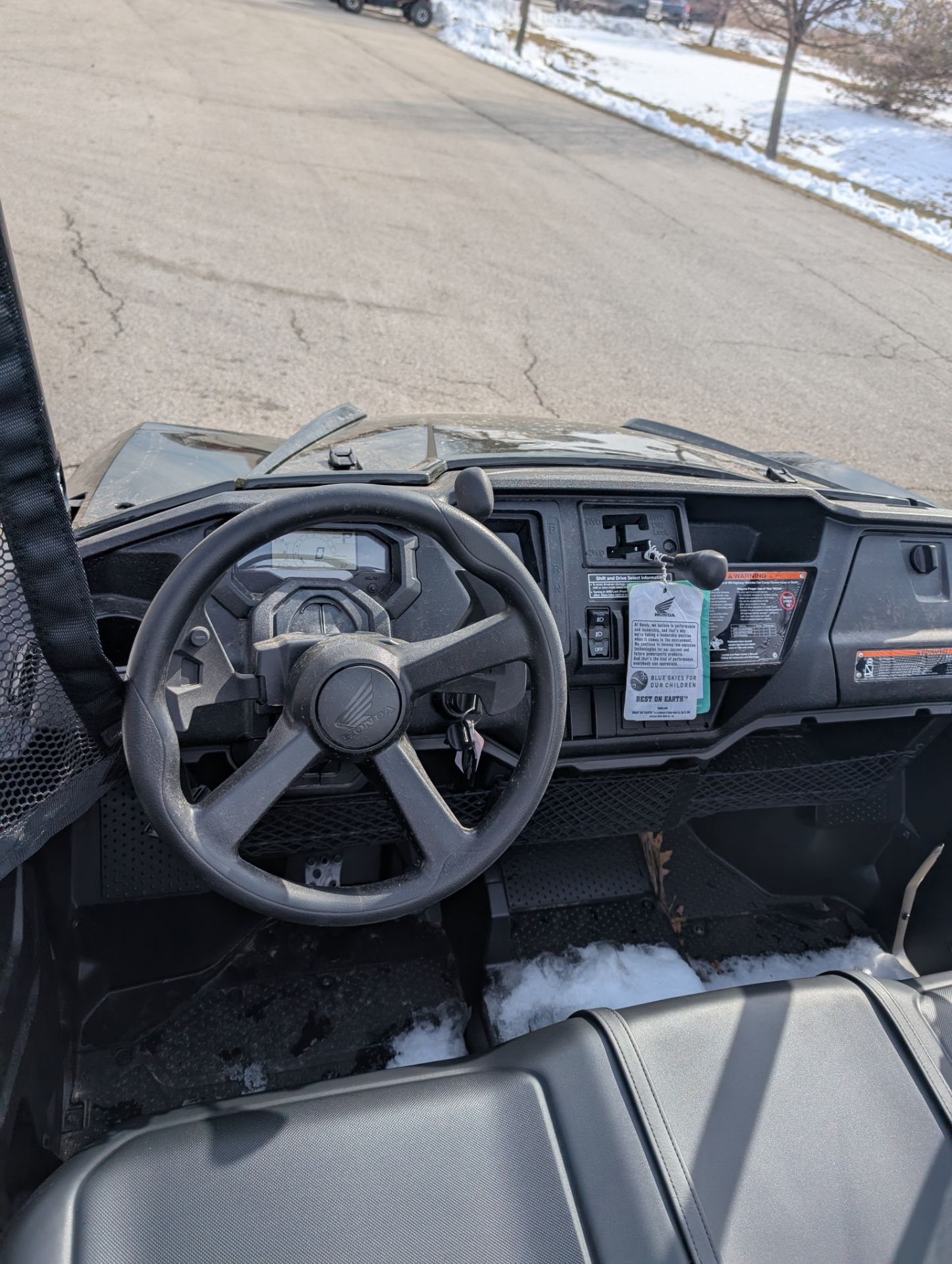 2025 Honda Pioneer 1000 Deluxe 9