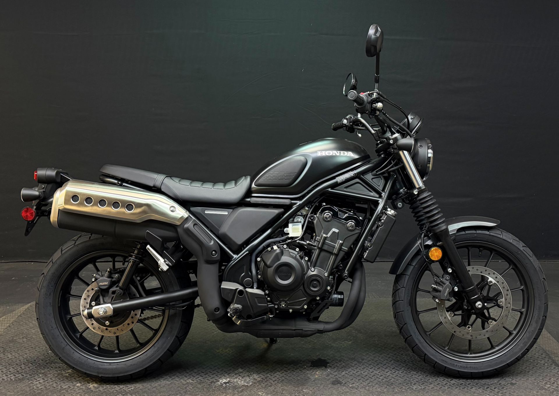 2025 Honda SCL500 1