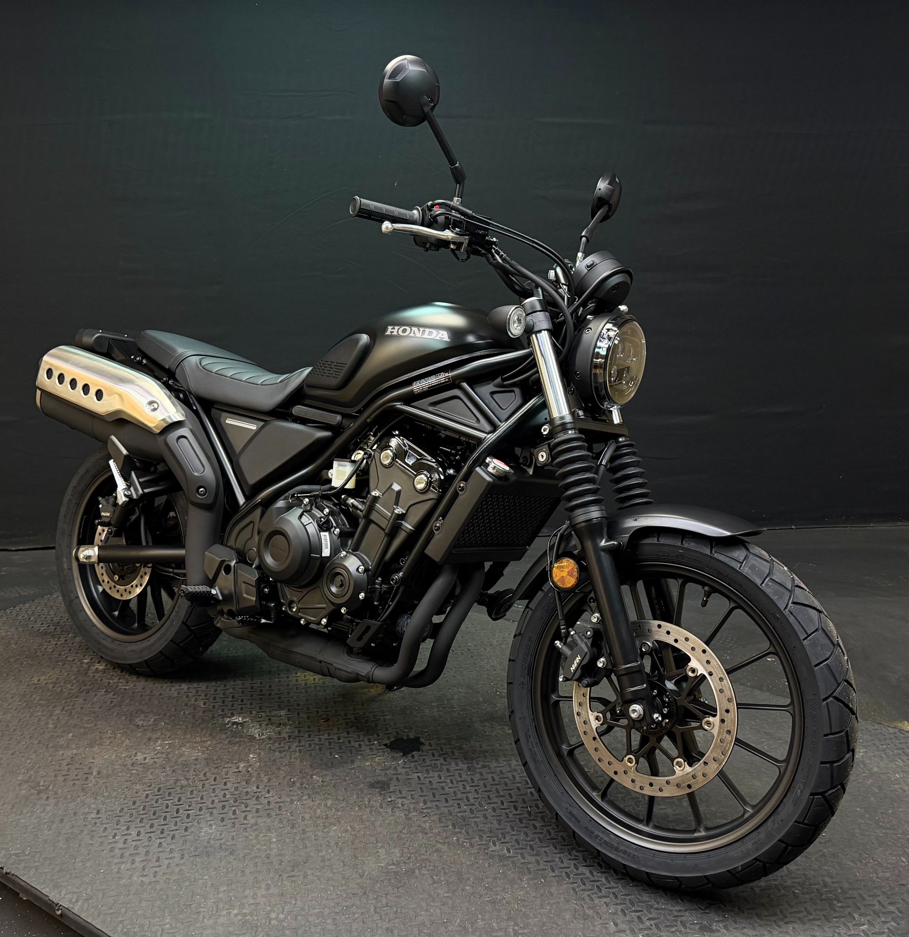 2025 Honda SCL500 2