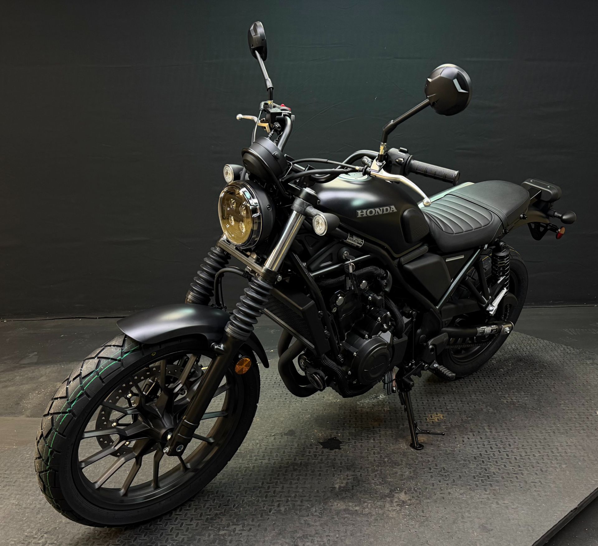 2025 Honda SCL500 4