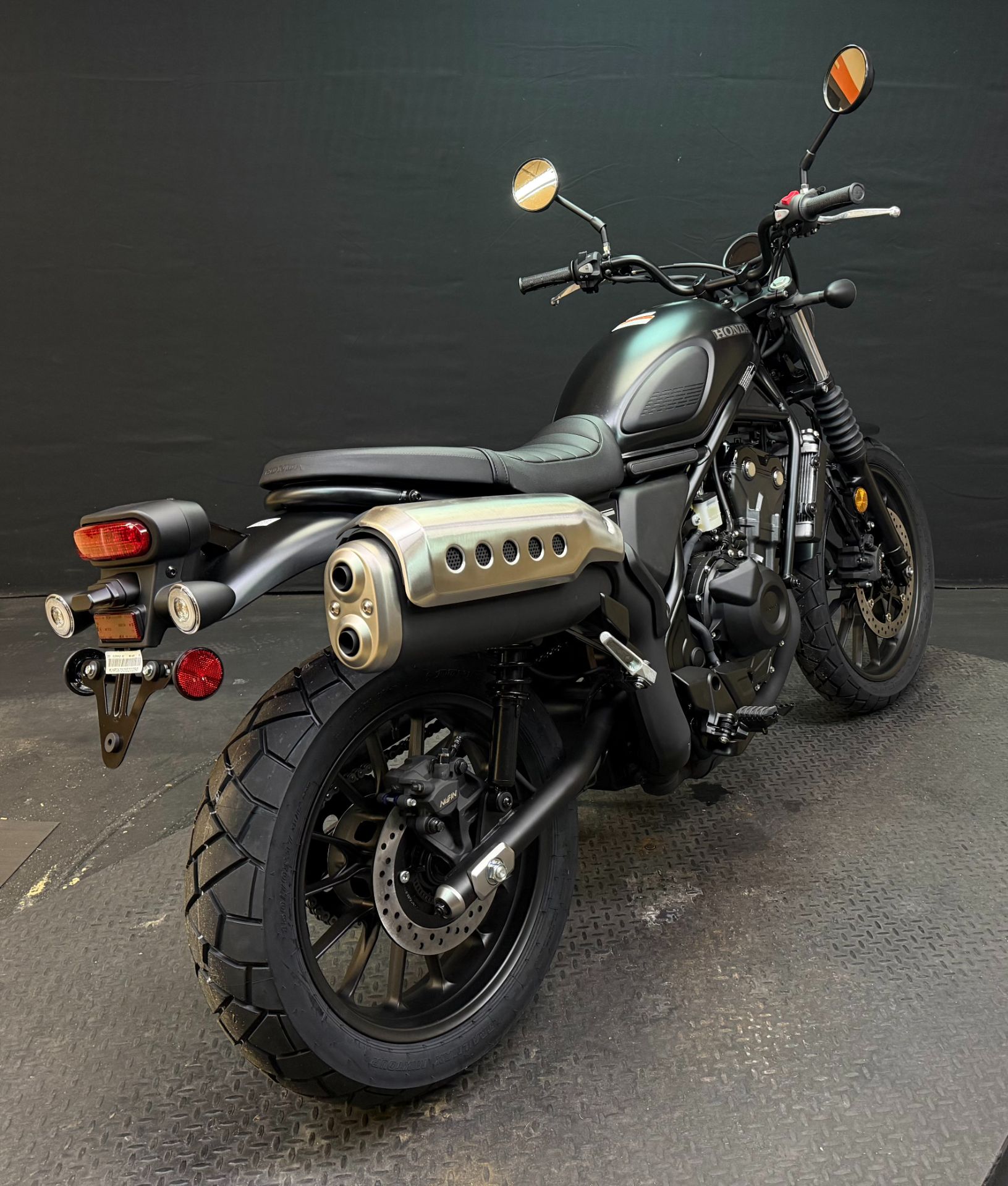 2025 Honda SCL500 9