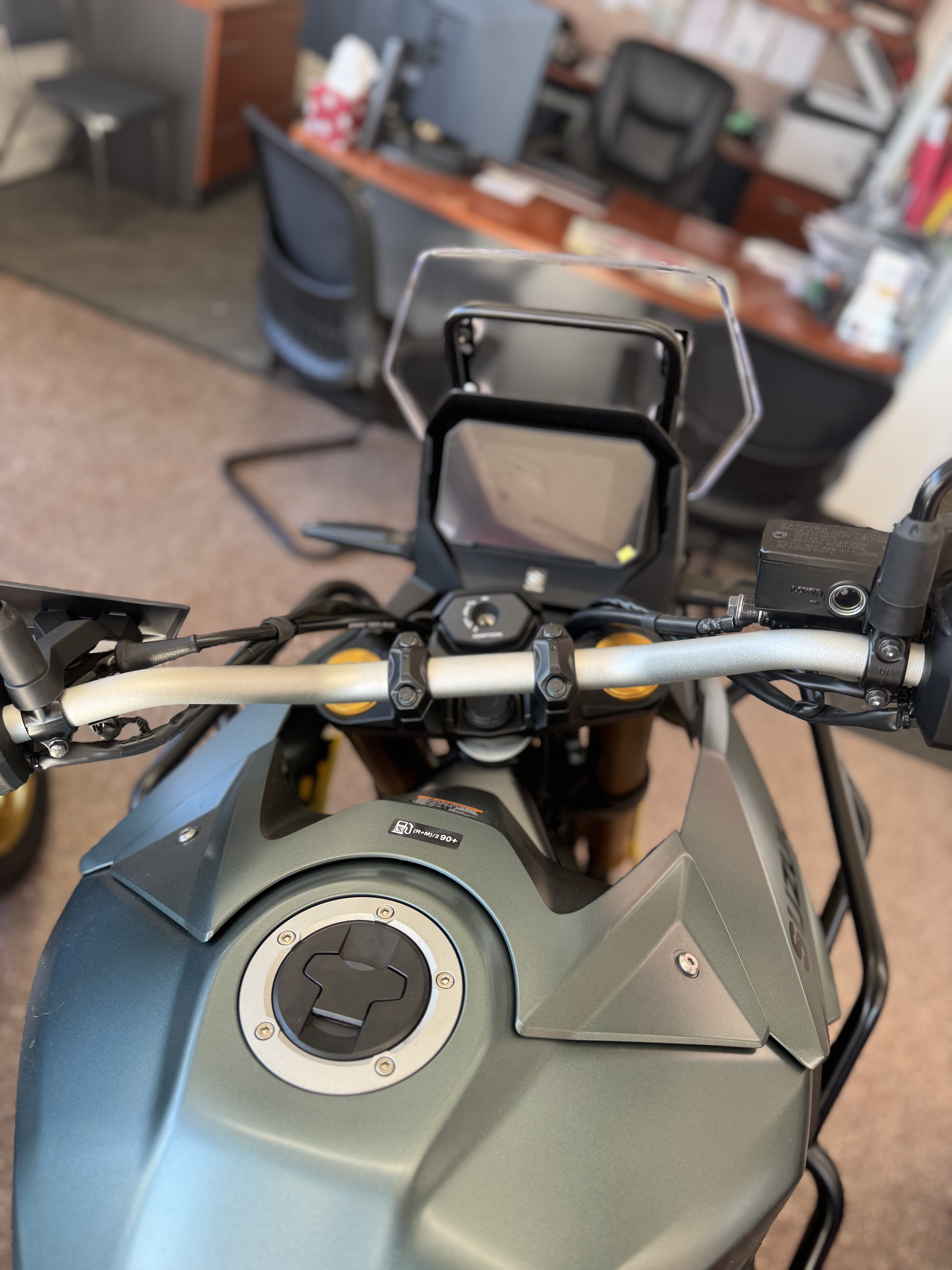 SANTA ANA WINDS,メロハー,STEVE OVERLAND,新品 New 2024 Suzuki V-Strom 800DE Adventure, Woonsocket RI | Specs