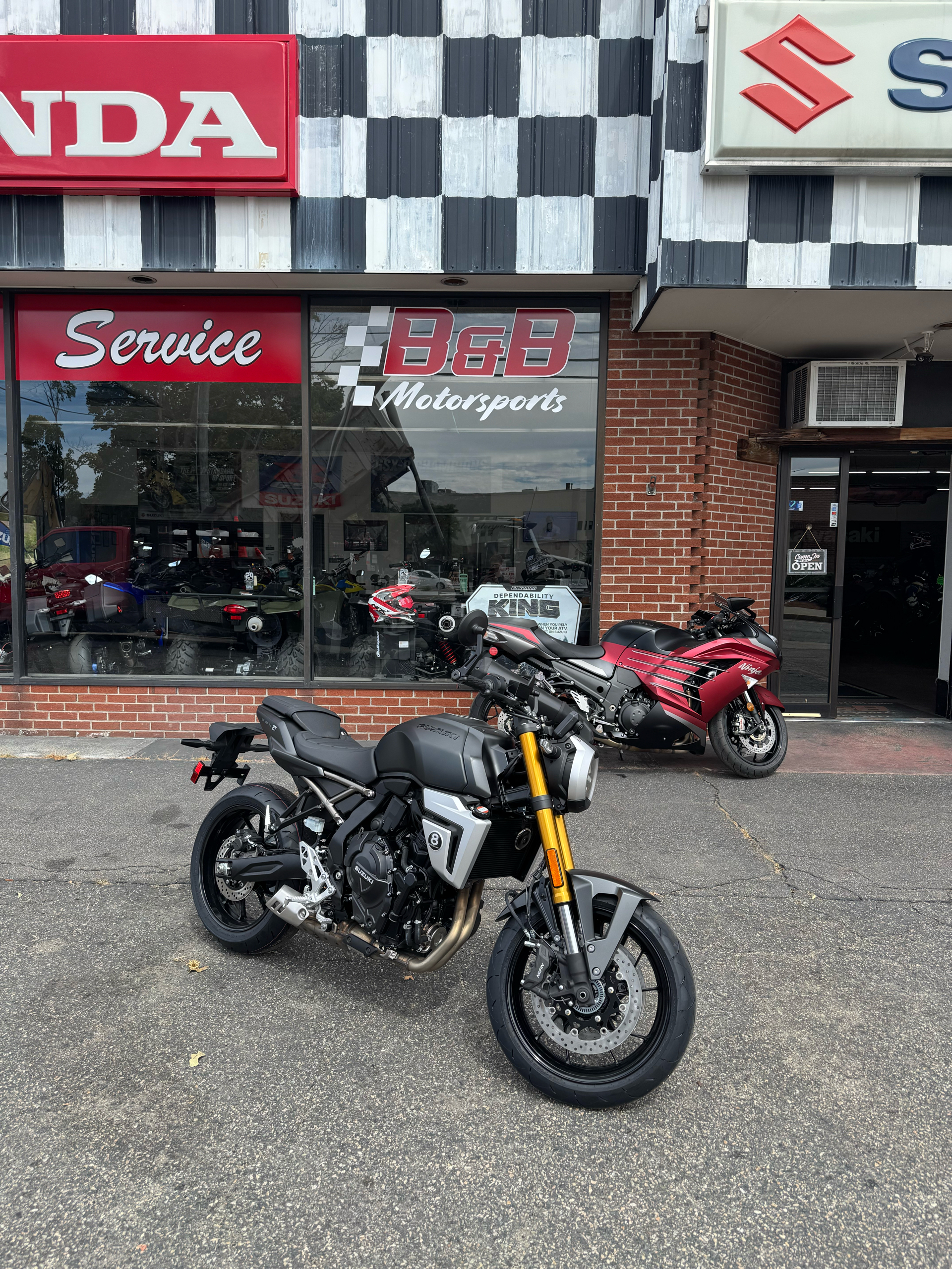 New 2026 Suzuki GSX-8T, Woonsocket RI | Specs, Price, Photos | Metallic  Matte Black GSX800TRQM6