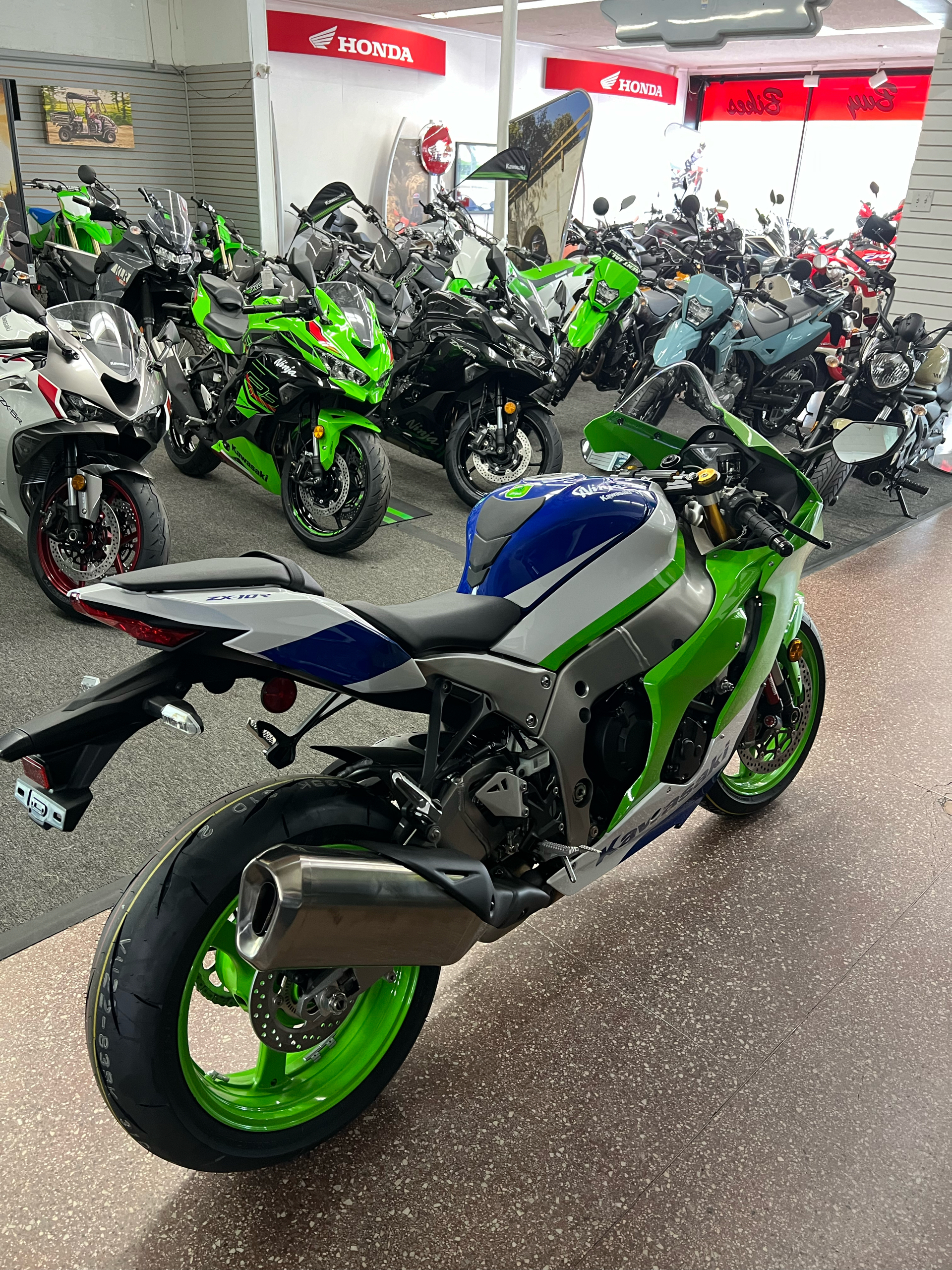 シュバニキ New 2024 Kawasaki Ninja ZX-10R 40th Anniversary Edition ABS