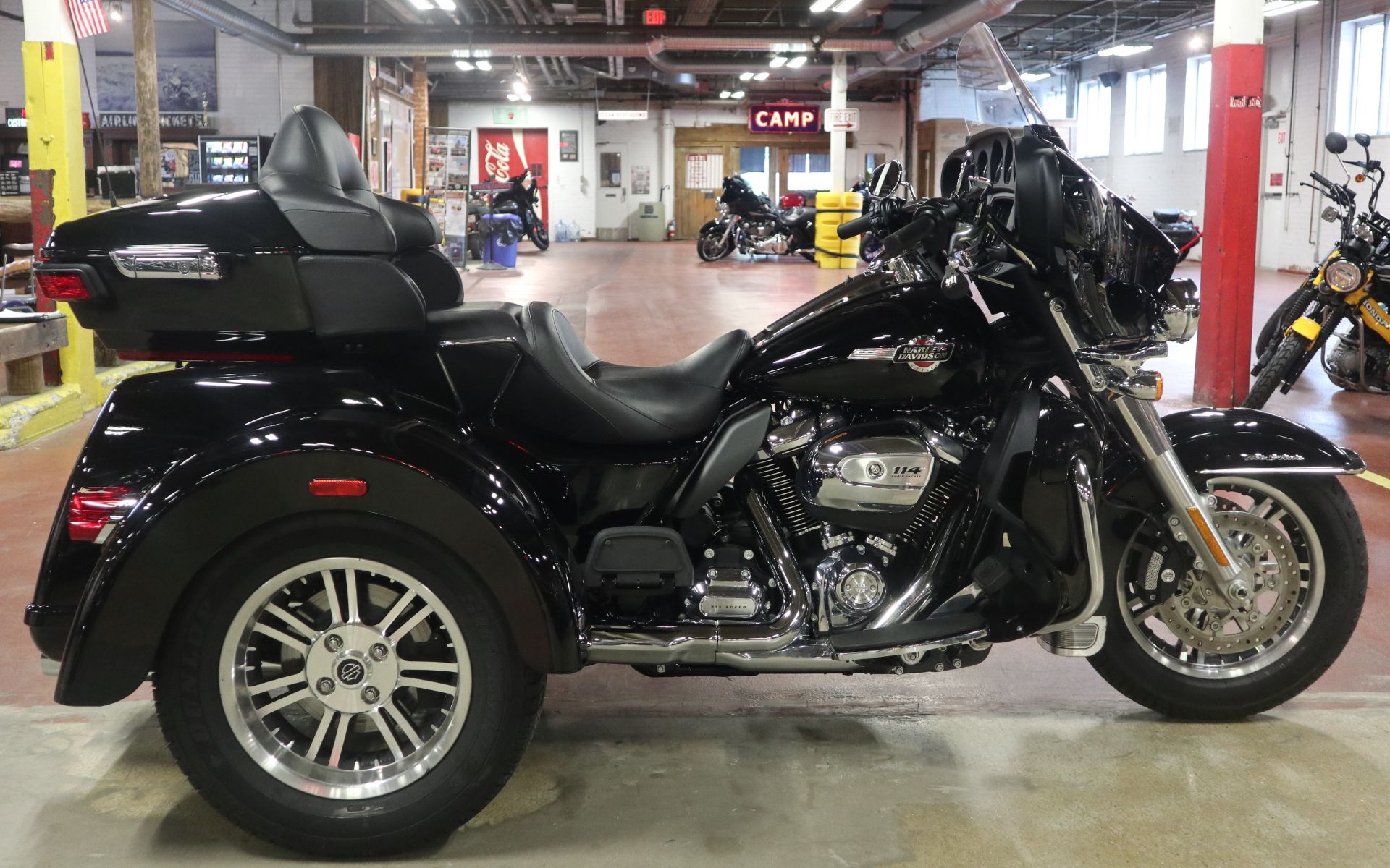2022 Harley-Davidson Tri Glide® Ultra 8