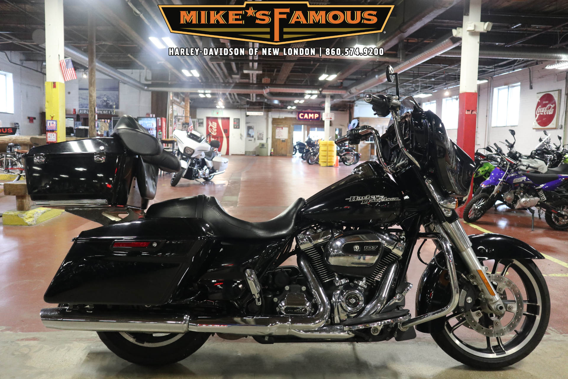 2017 Harley-Davidson Street Glide® Special 1