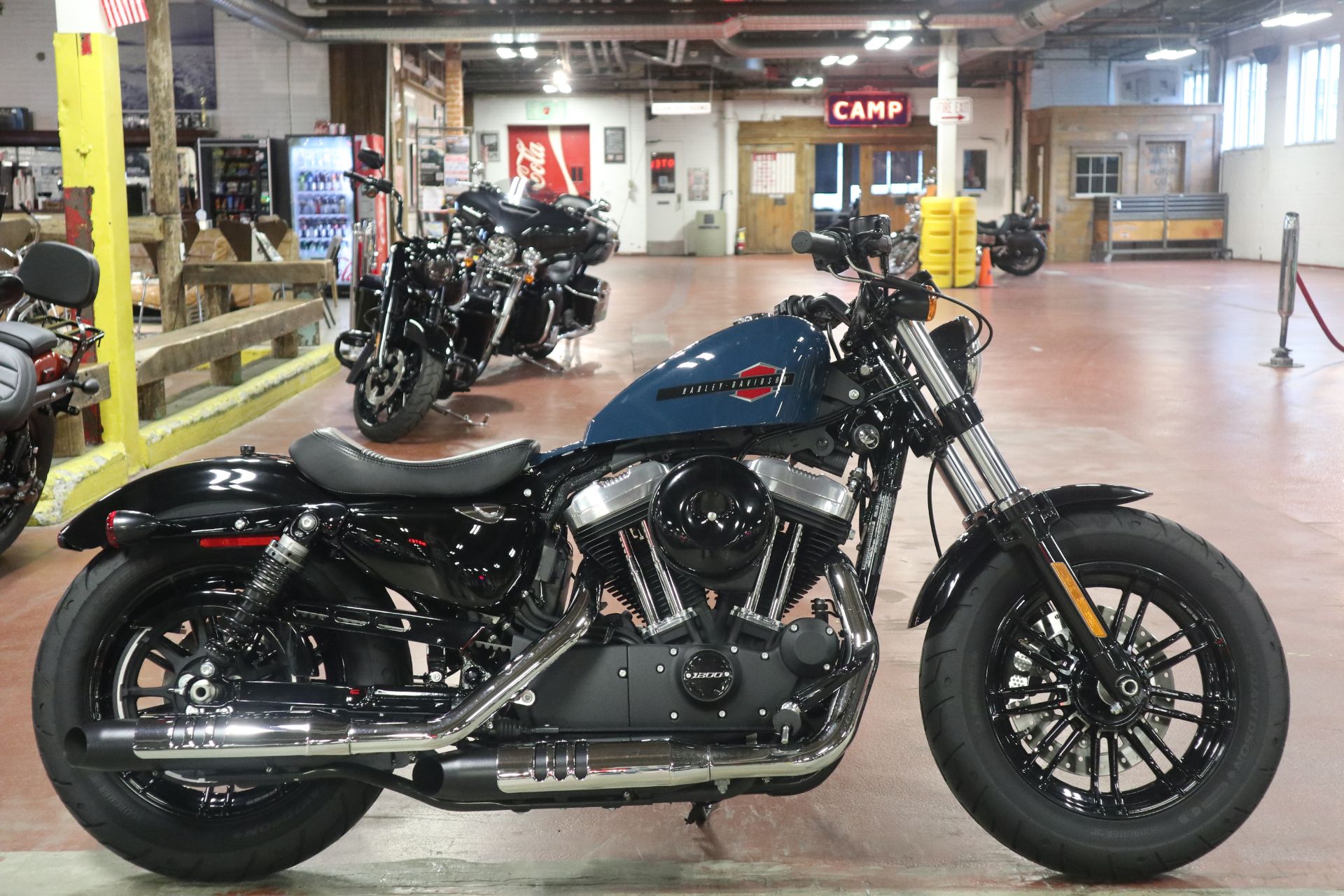 Harley-Davidson タンク 黒/赤/青 National Powersports Distributors