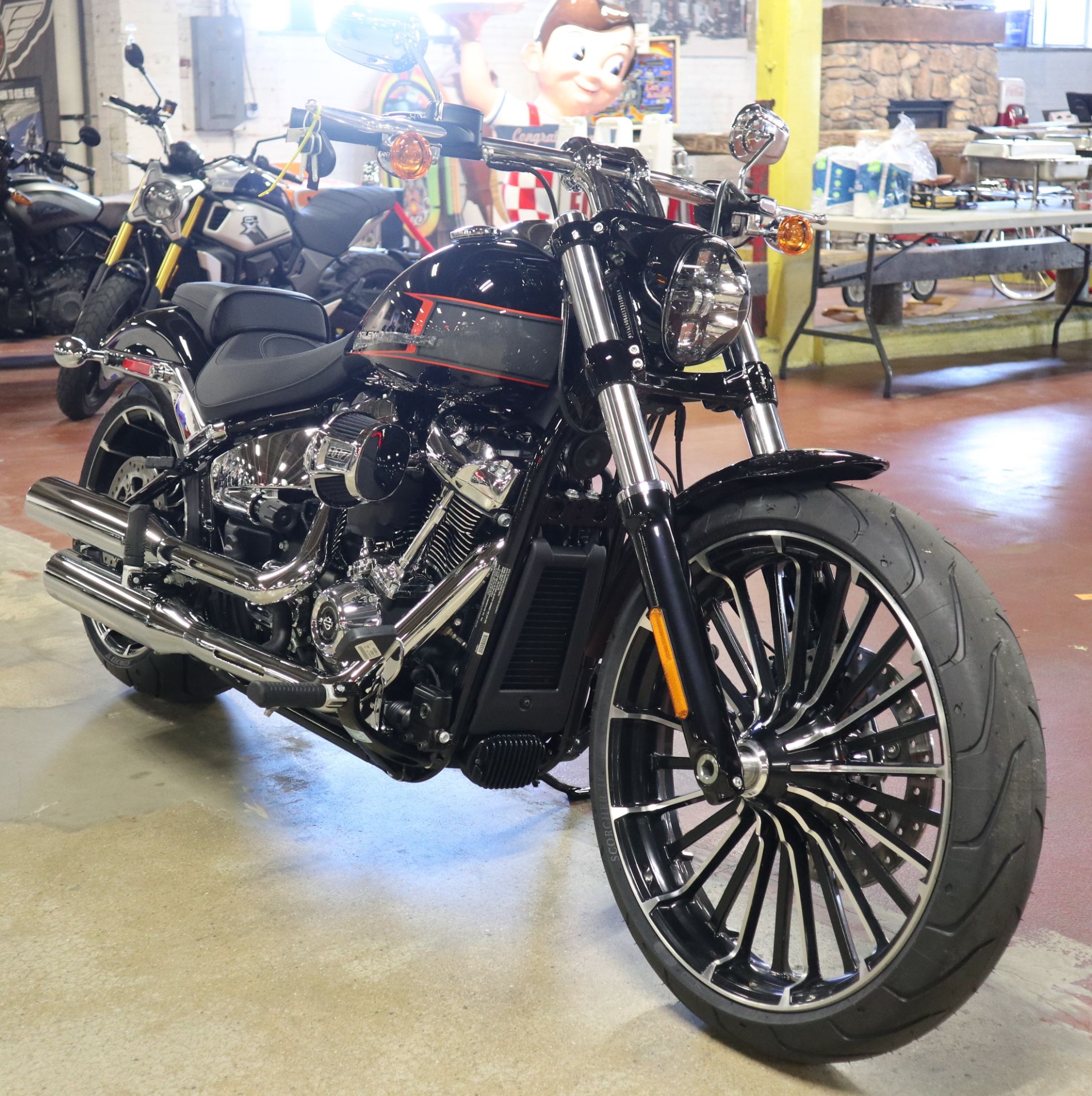 Certified Pre-Owned 2024 Harley-Davidson Breakout® Vivid Black