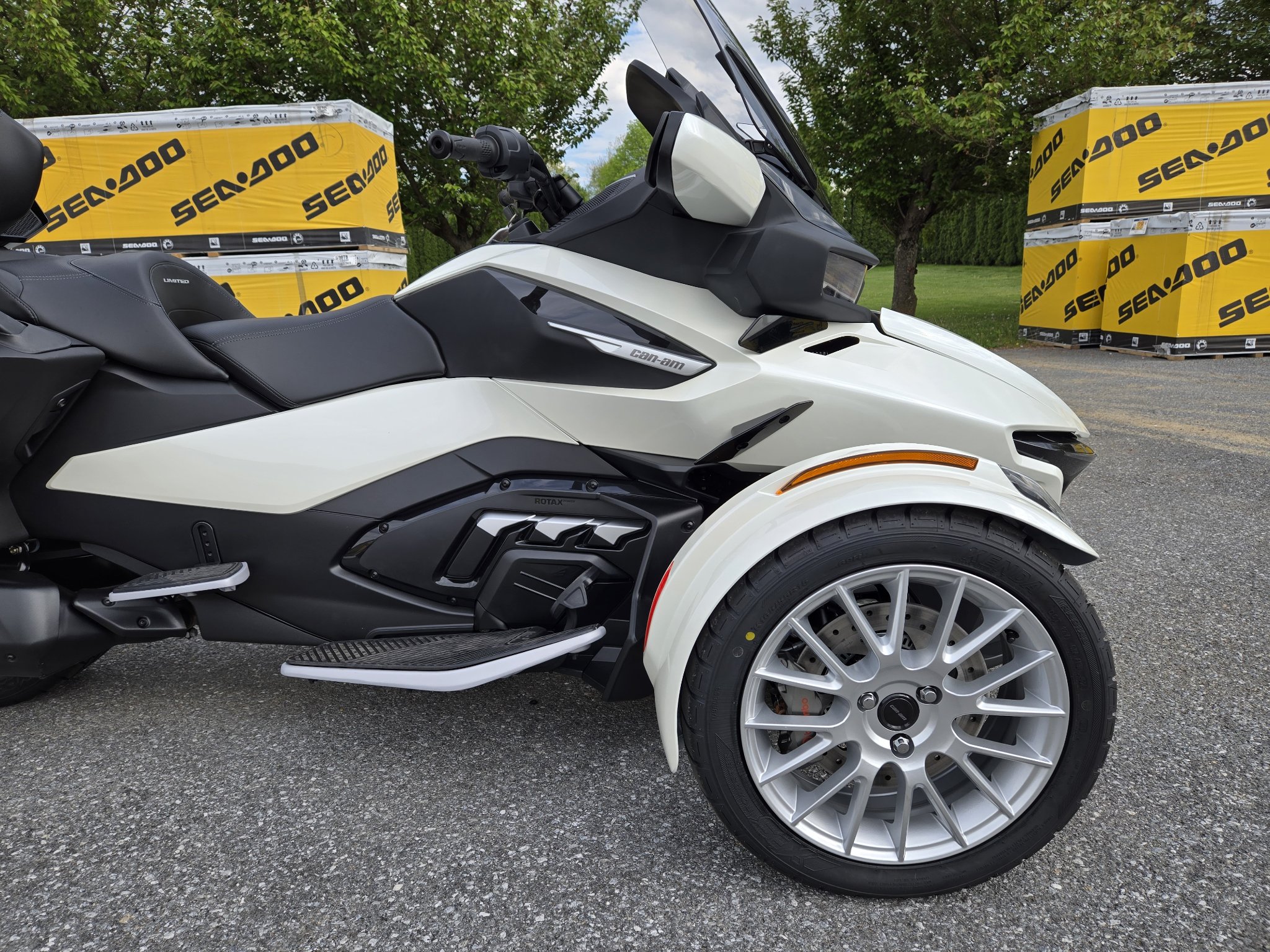 2026 Can-Am™ Spyder RT Limited 9