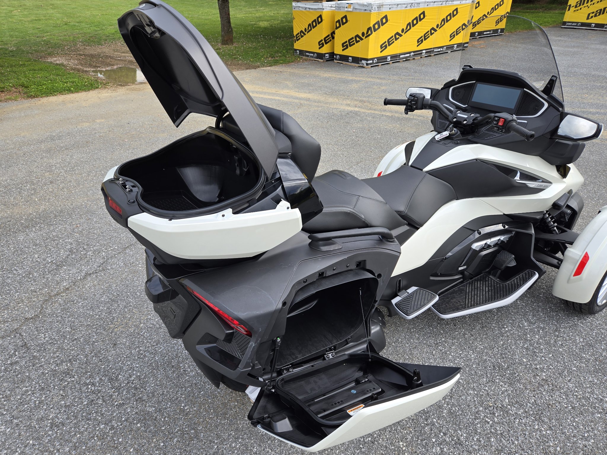2026 Can-Am™ Spyder RT Limited 10