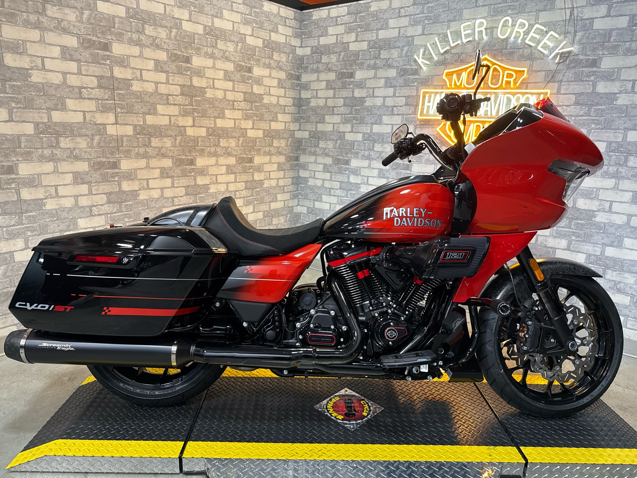 2026 Harley-Davidson CVO Road Glide® ST 1