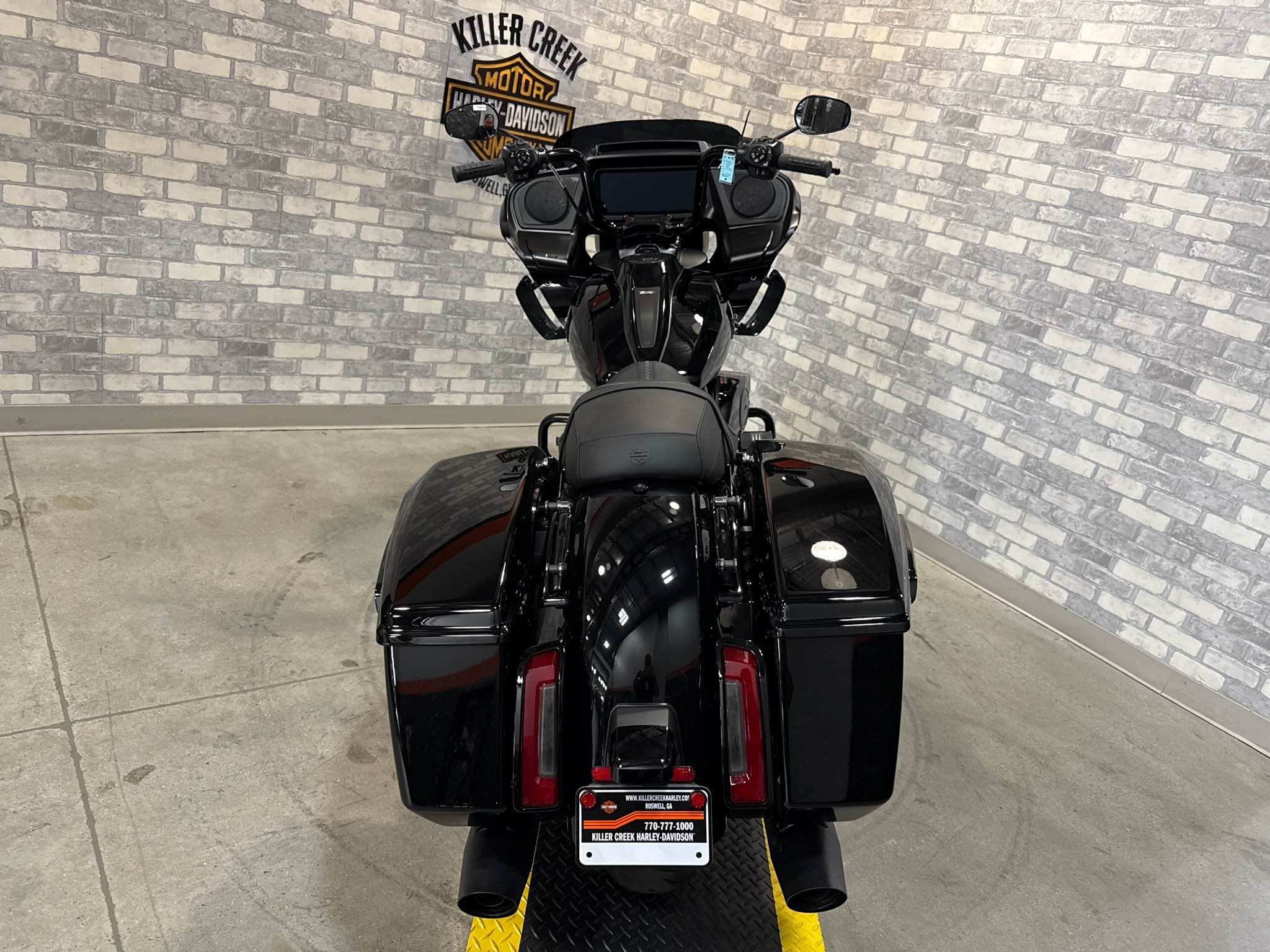2025 Harley-Davidson Road Glide® 4