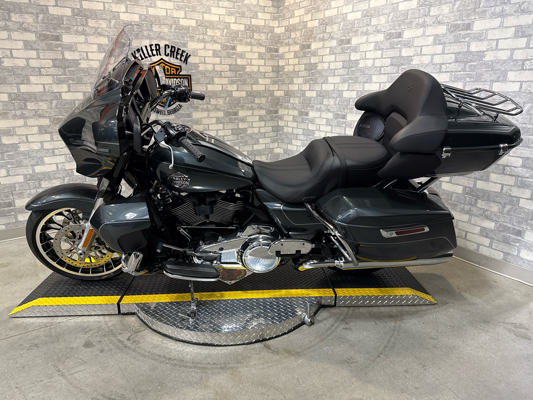 2026 Harley-Davidson Street Glide® Limited 3