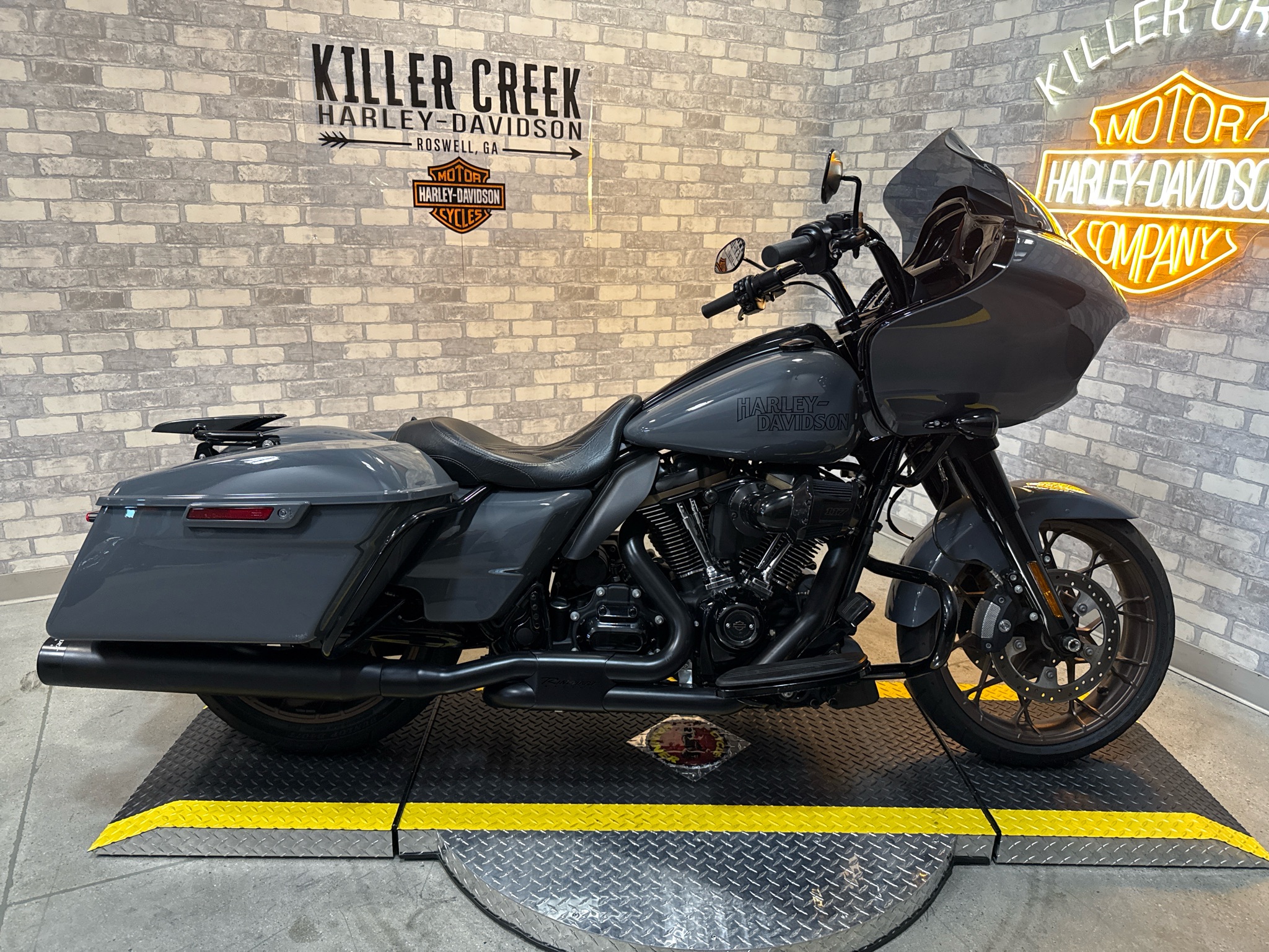 2022 Harley-Davidson Road Glide® ST 1