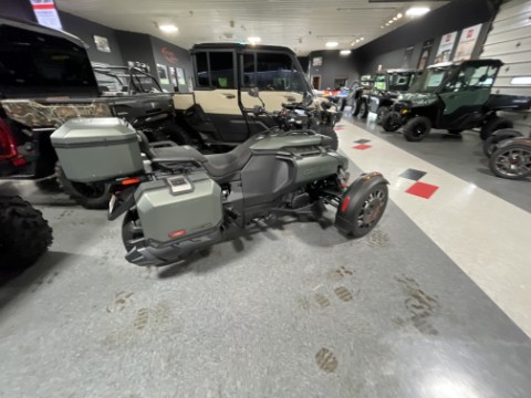 2025 Can-Am Canyon Redrock — photo 1 of 13