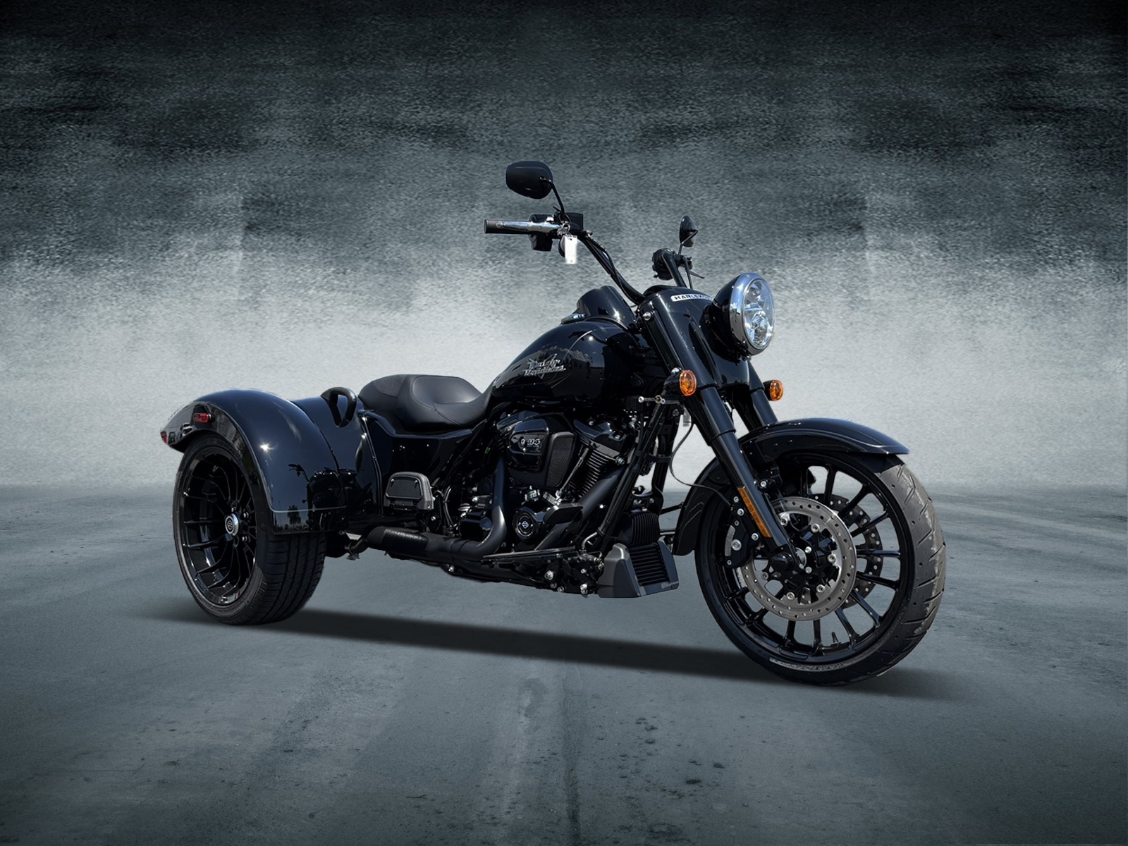 LOOPWHEELER レギュラーフィット(ブラック) S New 2025 Harley-Davidson Freewheeler® Vivid Black | Motorcycles in