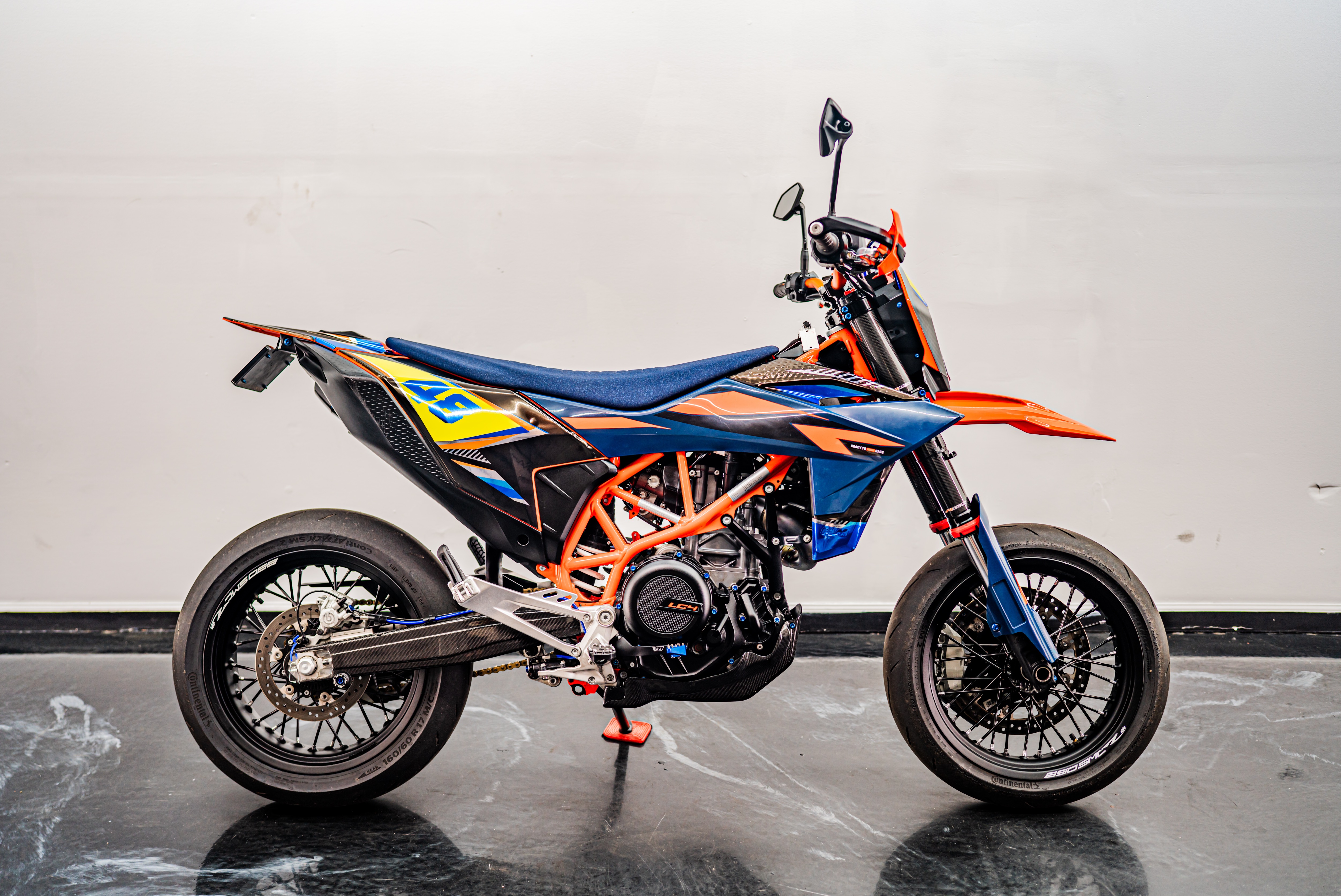 2026 KTM 690 SMC R