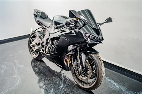 Final Fight／EBONY EYES New 2024 Kawasaki Ninja ZX-6R Metallic Flat Spark Black