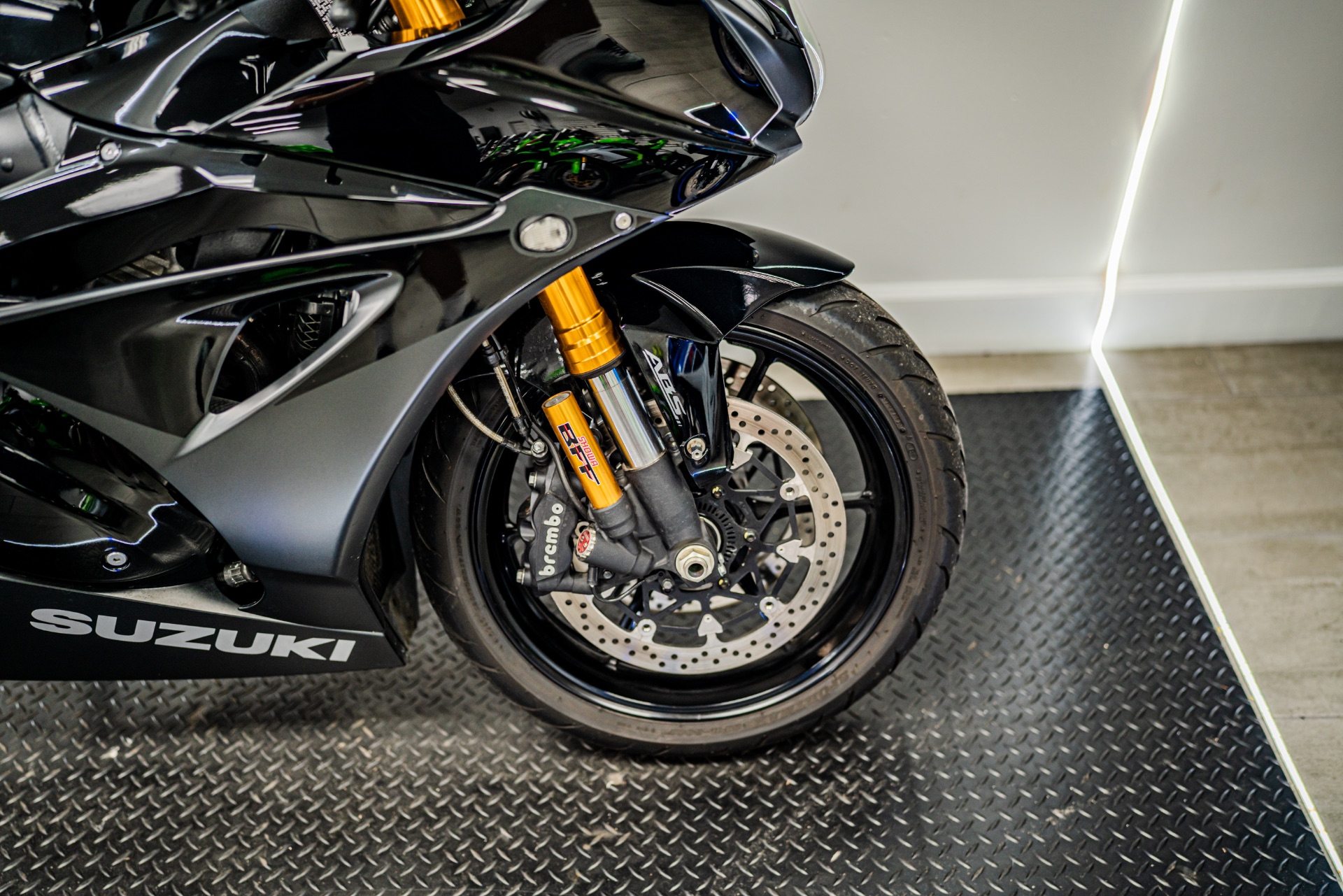 2023 Suzuki GSX-R1000R photo 2