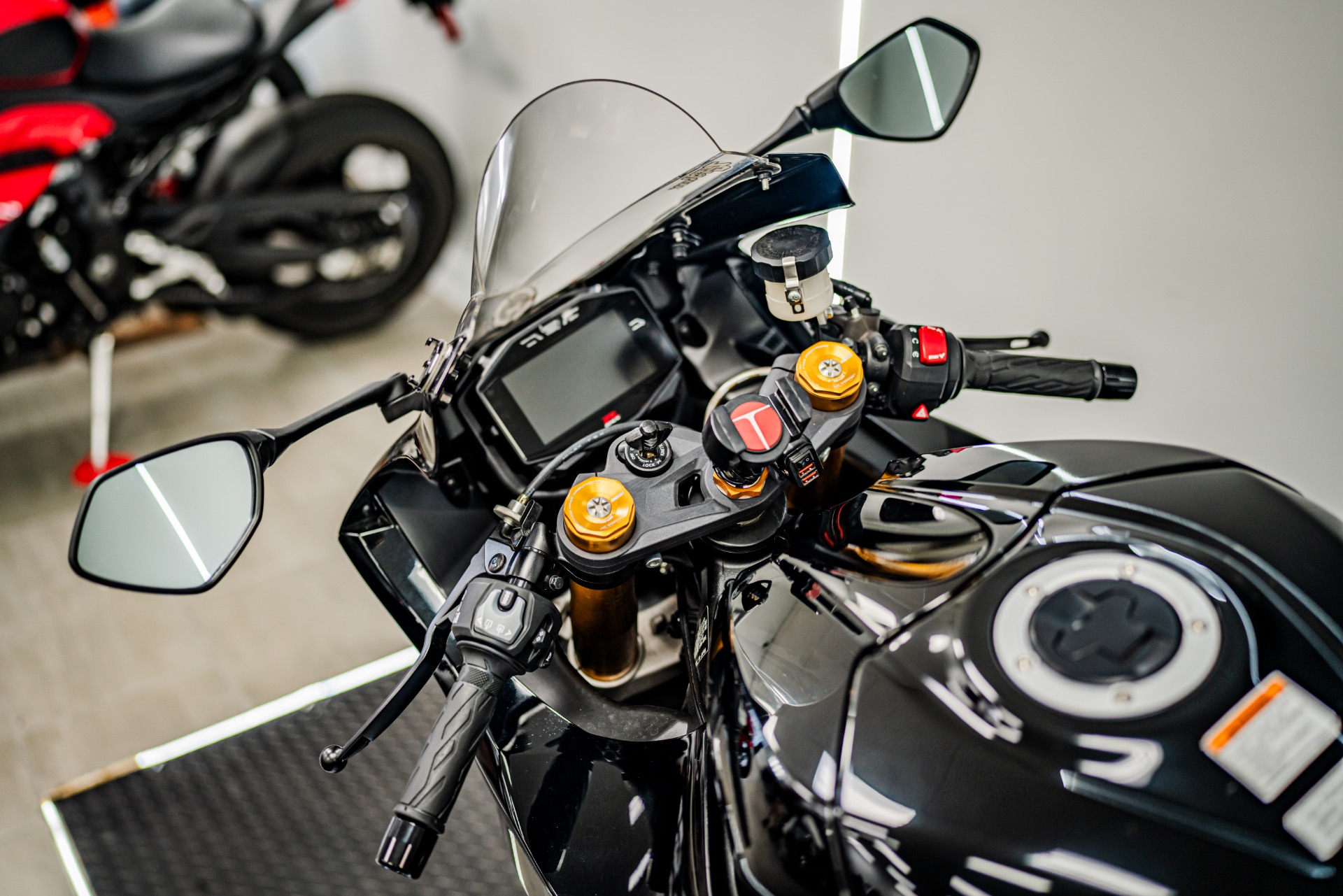 2023 Suzuki GSX-R1000R photo 8