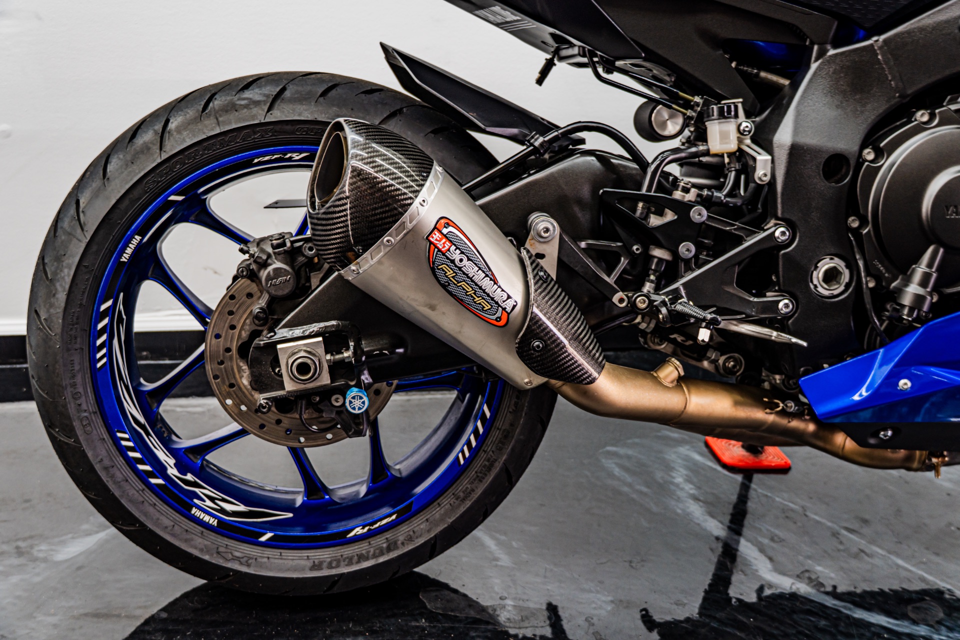 2018 Yamaha YZF-R1 photo 2