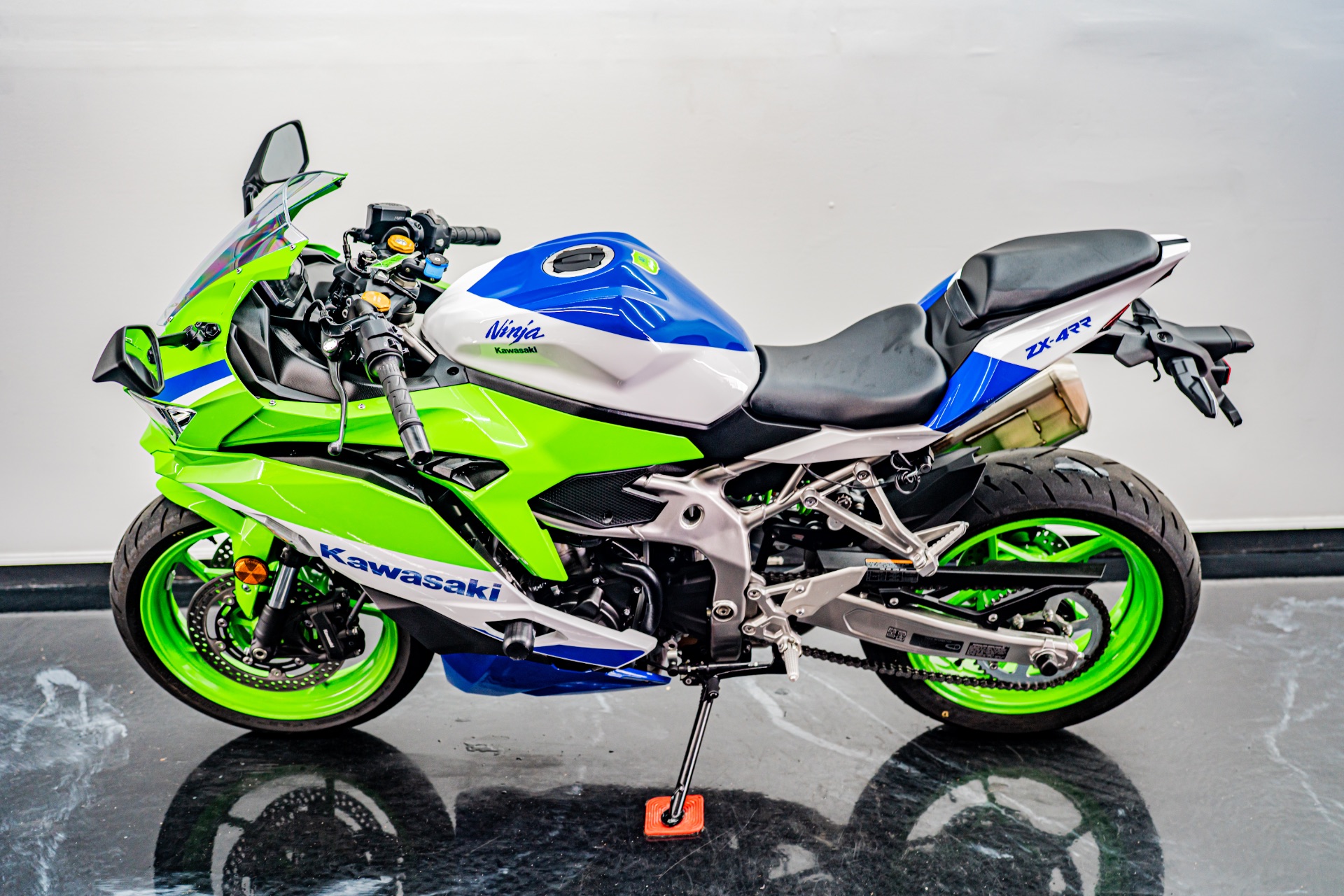 あらし　　2/4 2024 Kawasaki Ninja ZX-6R 40th Anniversary Edition ABS Guide