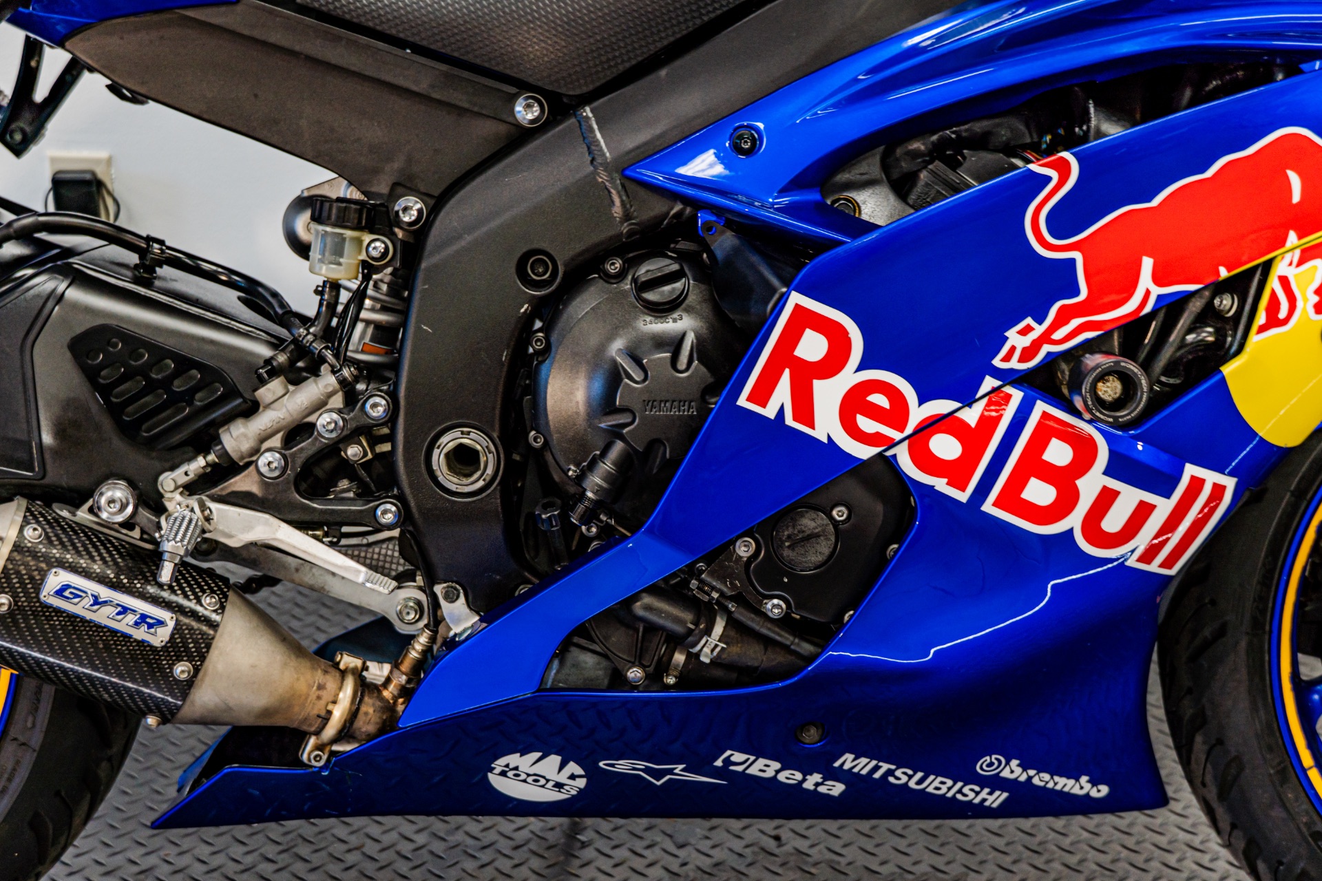 2015 Yamaha YZF-R6 Supersport photo 2