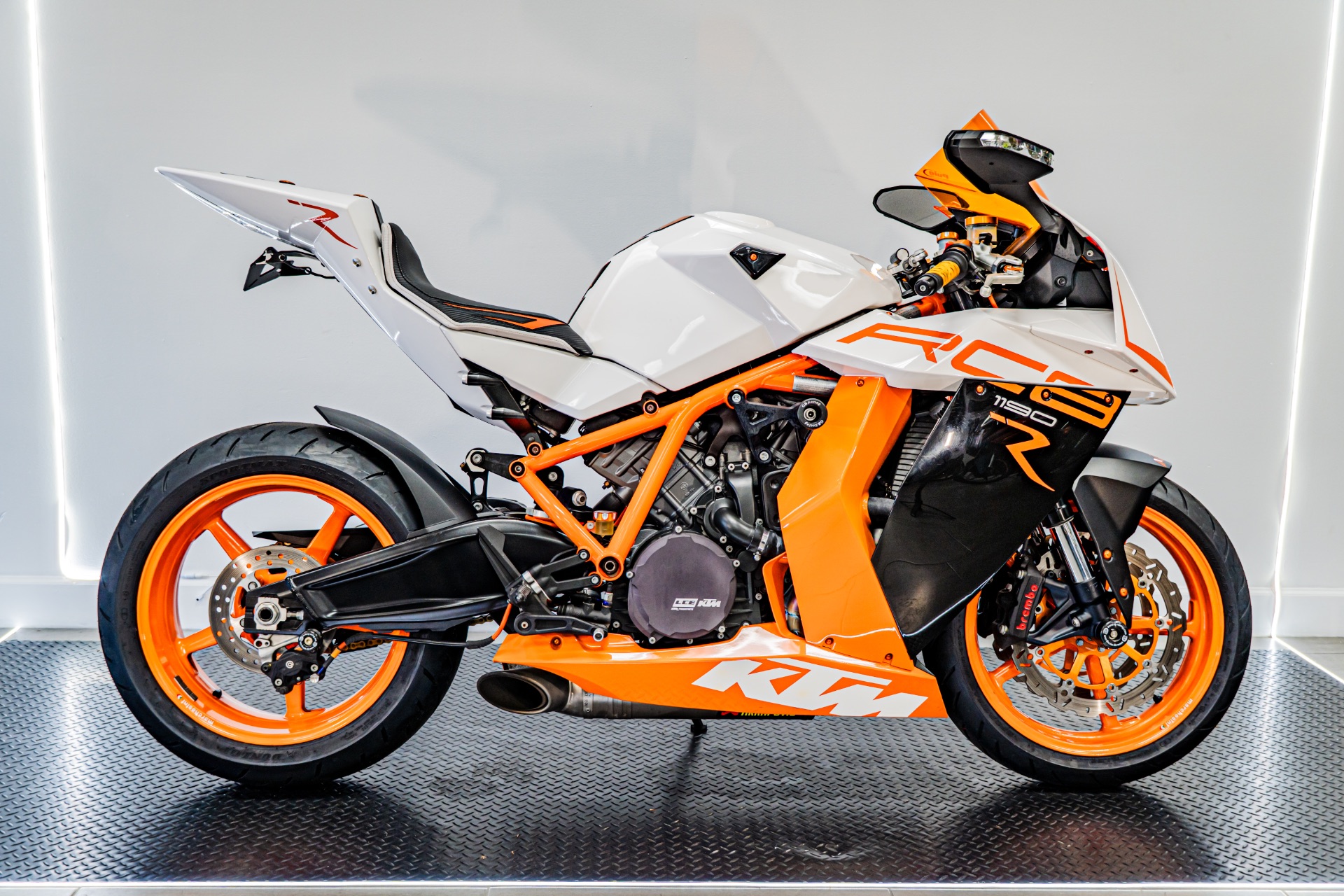 KTM RC8 RC8R 2009-2013 サービスマニュアル　CD-R KTM 1190 RC8 | R 2008-2014 Service Workshop Manual - Service