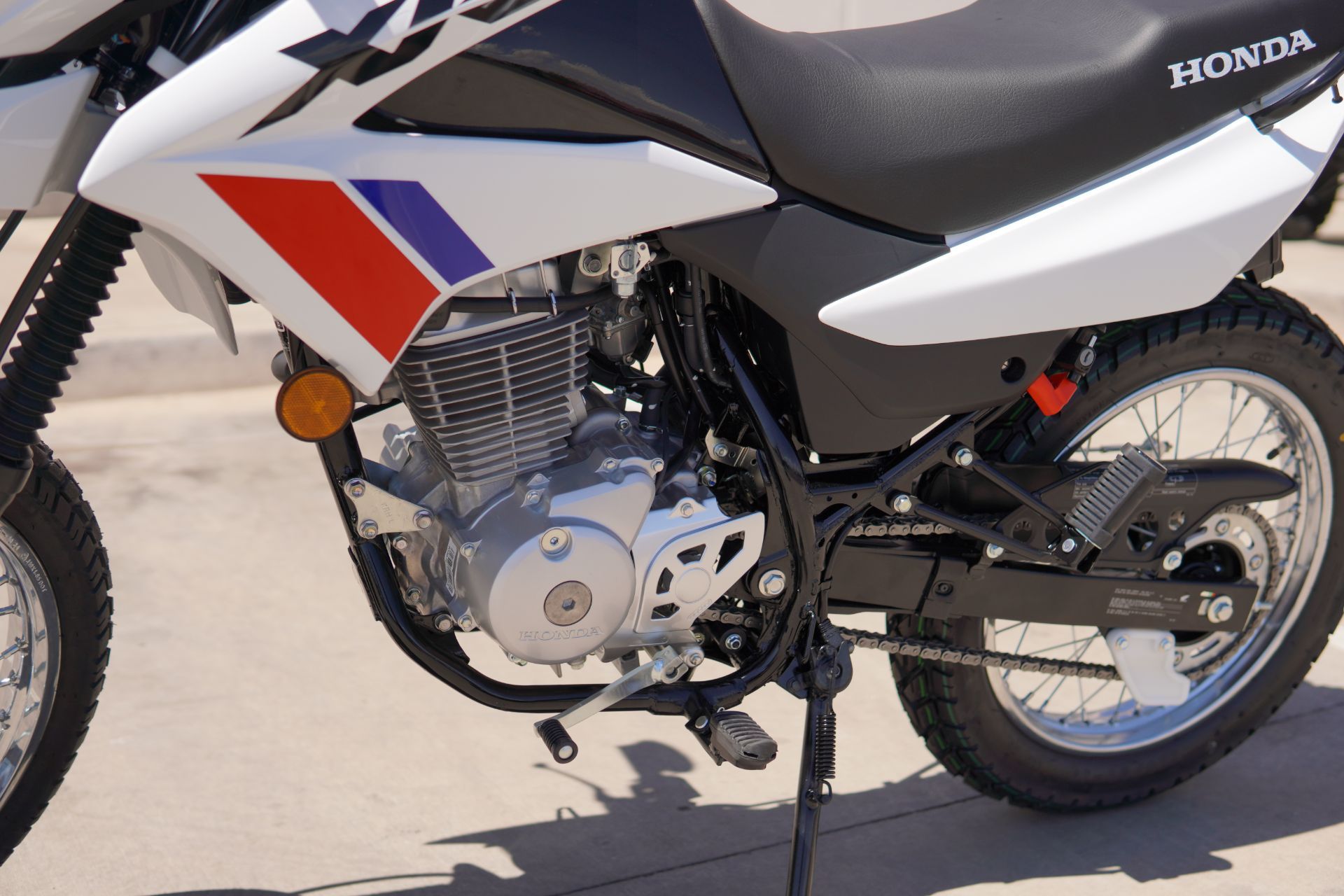 2025 Honda XR150L 10