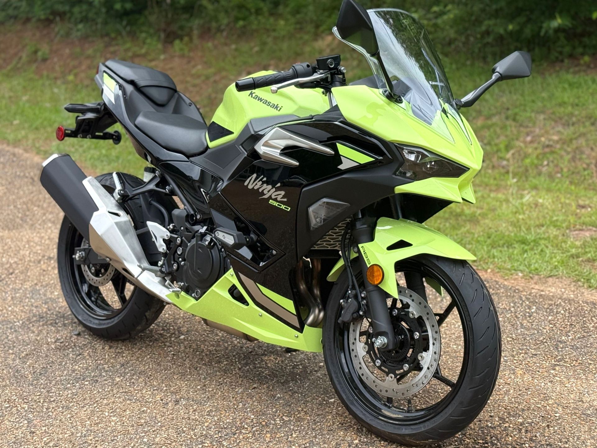 2026 Kawasaki Ninja® 500 SE ABS 2