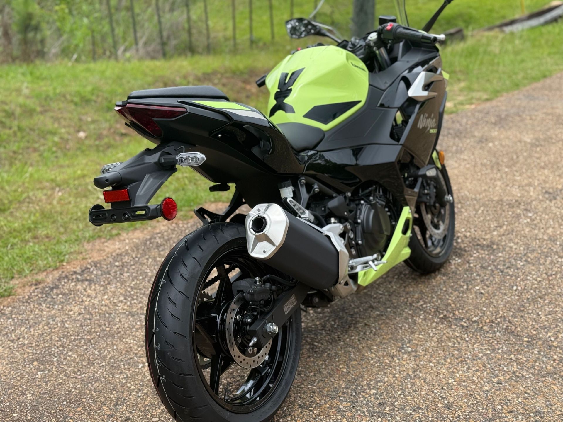 2026 Kawasaki Ninja® 500 SE ABS 7