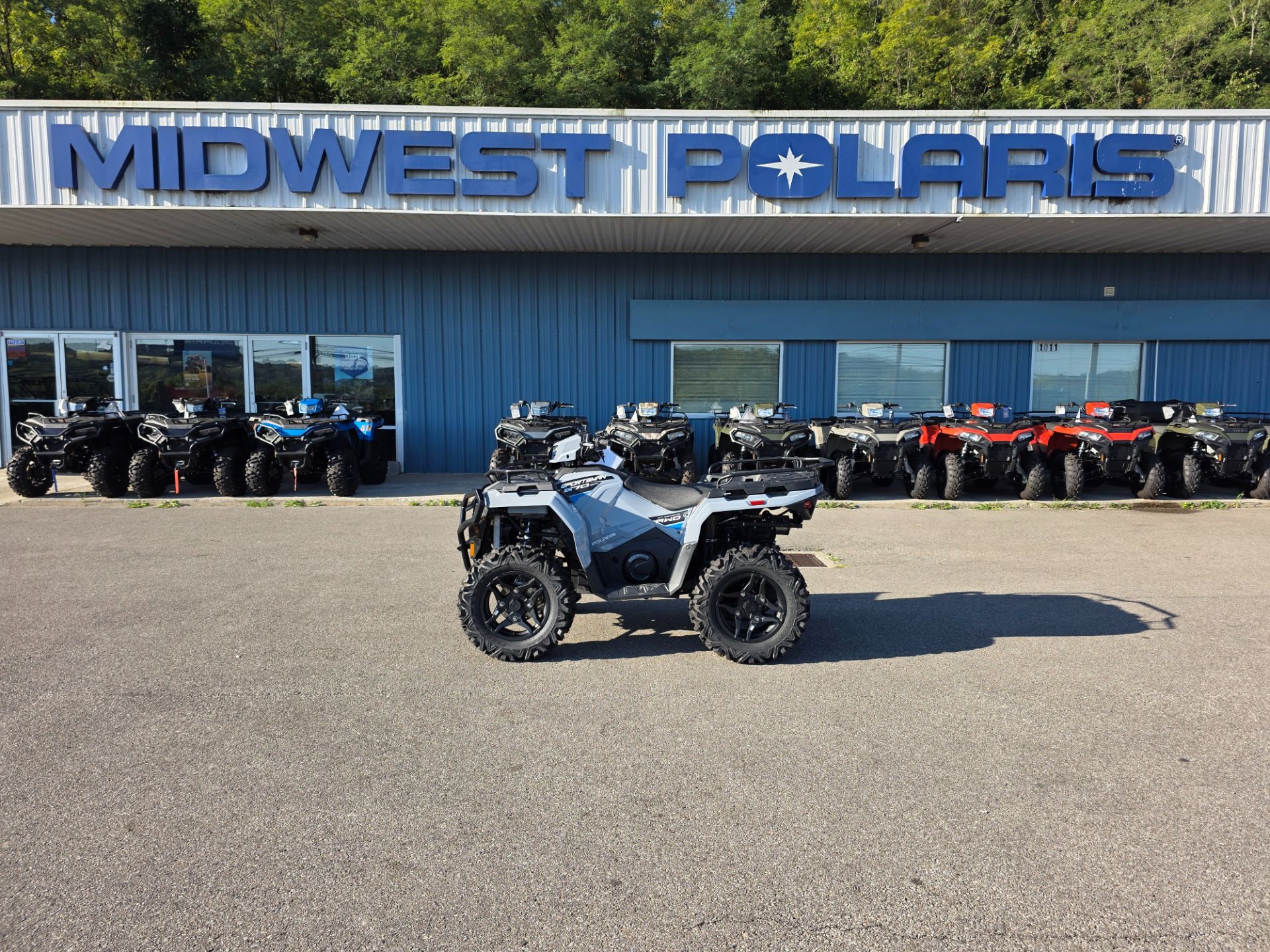 2025 Polaris Sportsman 570 Premium in Batavia, Ohio - Photo 2