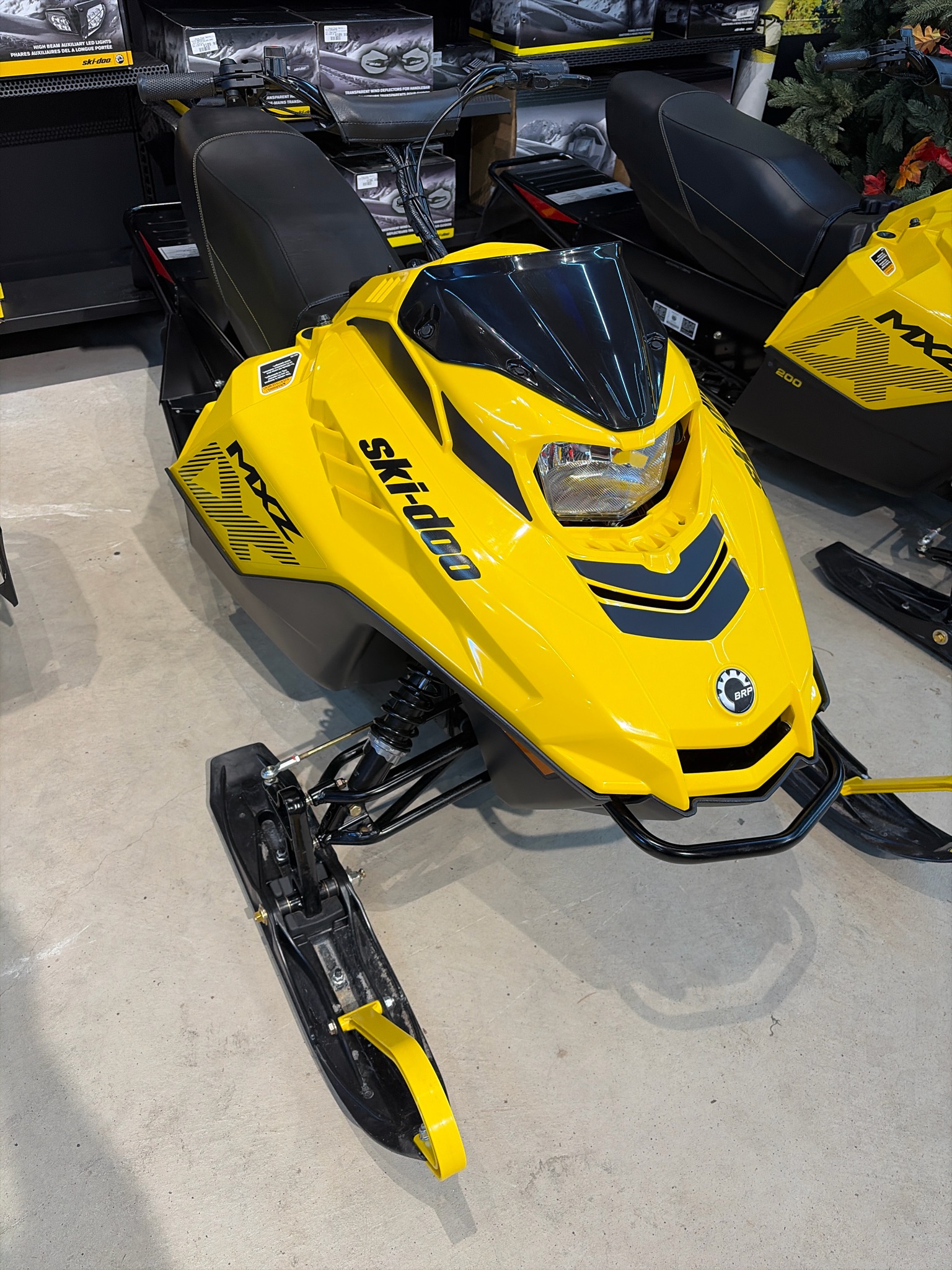 2027 Ski-Doo MXZ 200 ES Cobra 1.0 3