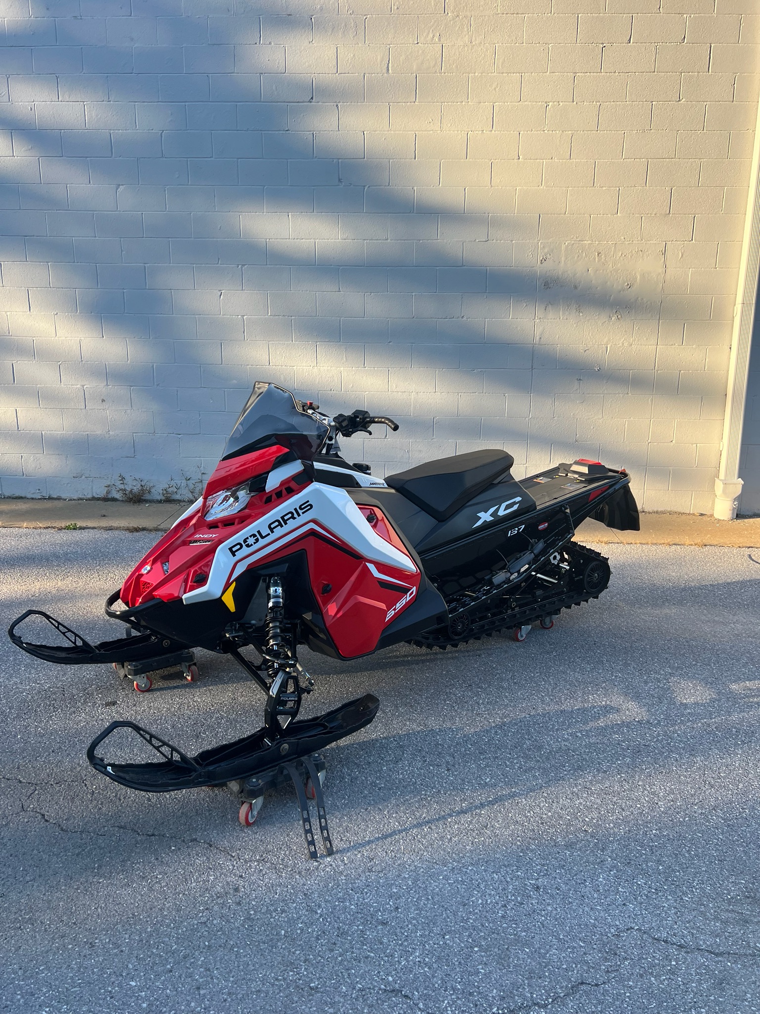 2027 650 INDY XC 137 Indy Red 7S ES