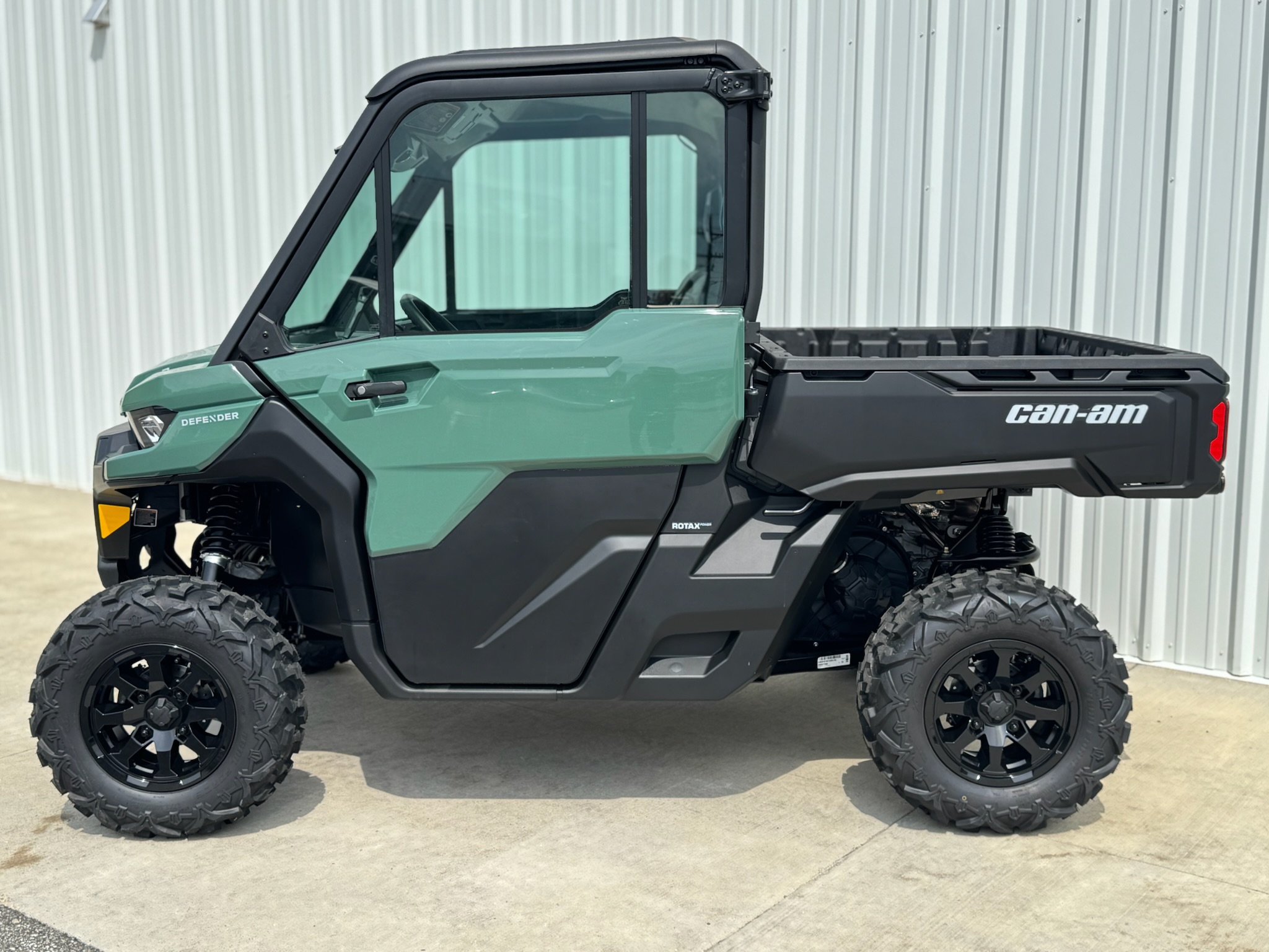 2026 Can-Am™ Defender DPS CAB 2