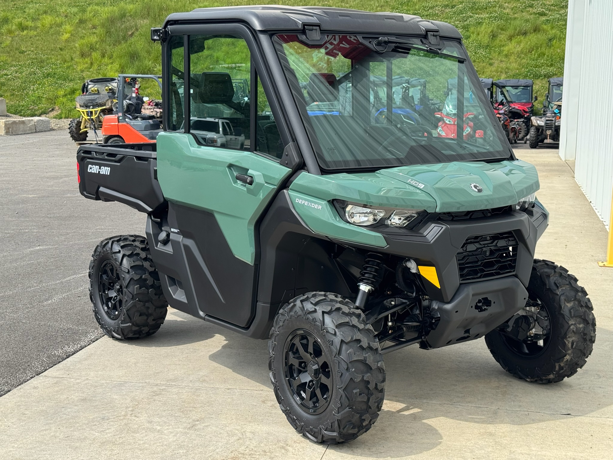 2026 Can-Am™ Defender DPS CAB 7