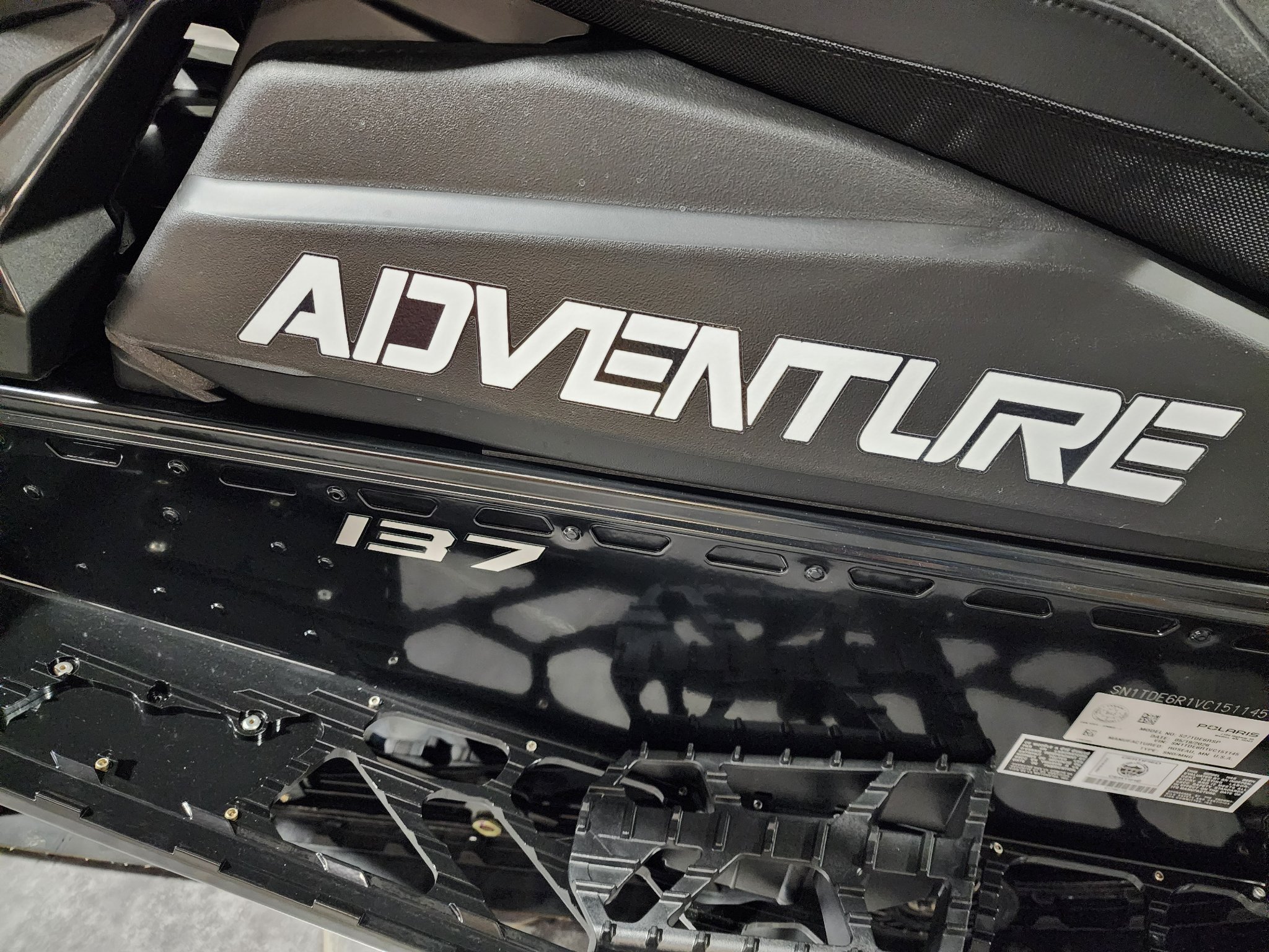 2027 Polaris 650 INDY Adventure 137 Indy Red 1.35 ES 2