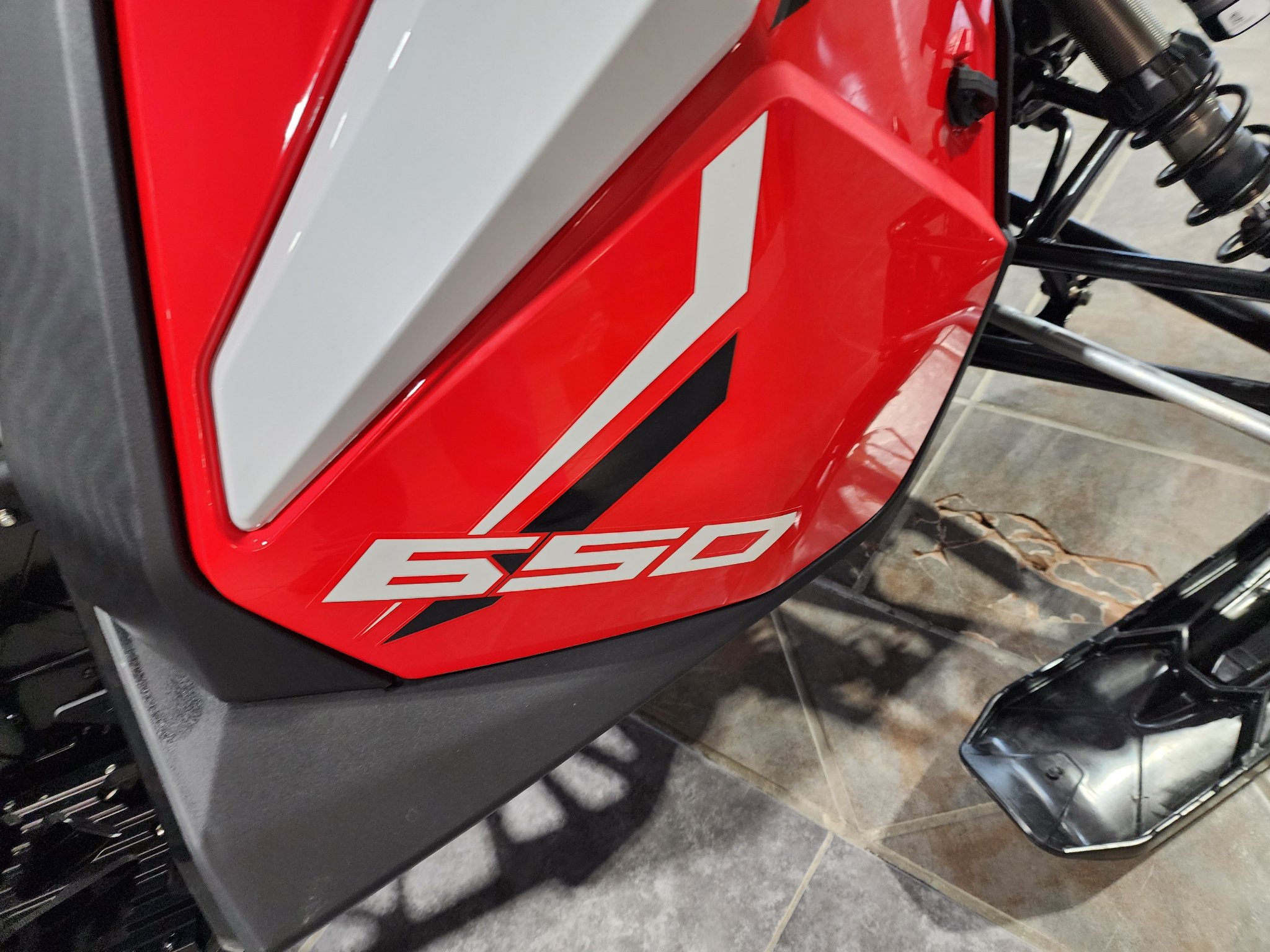 2027 Polaris 650 INDY Adventure 137 Indy Red 1.35 ES 3