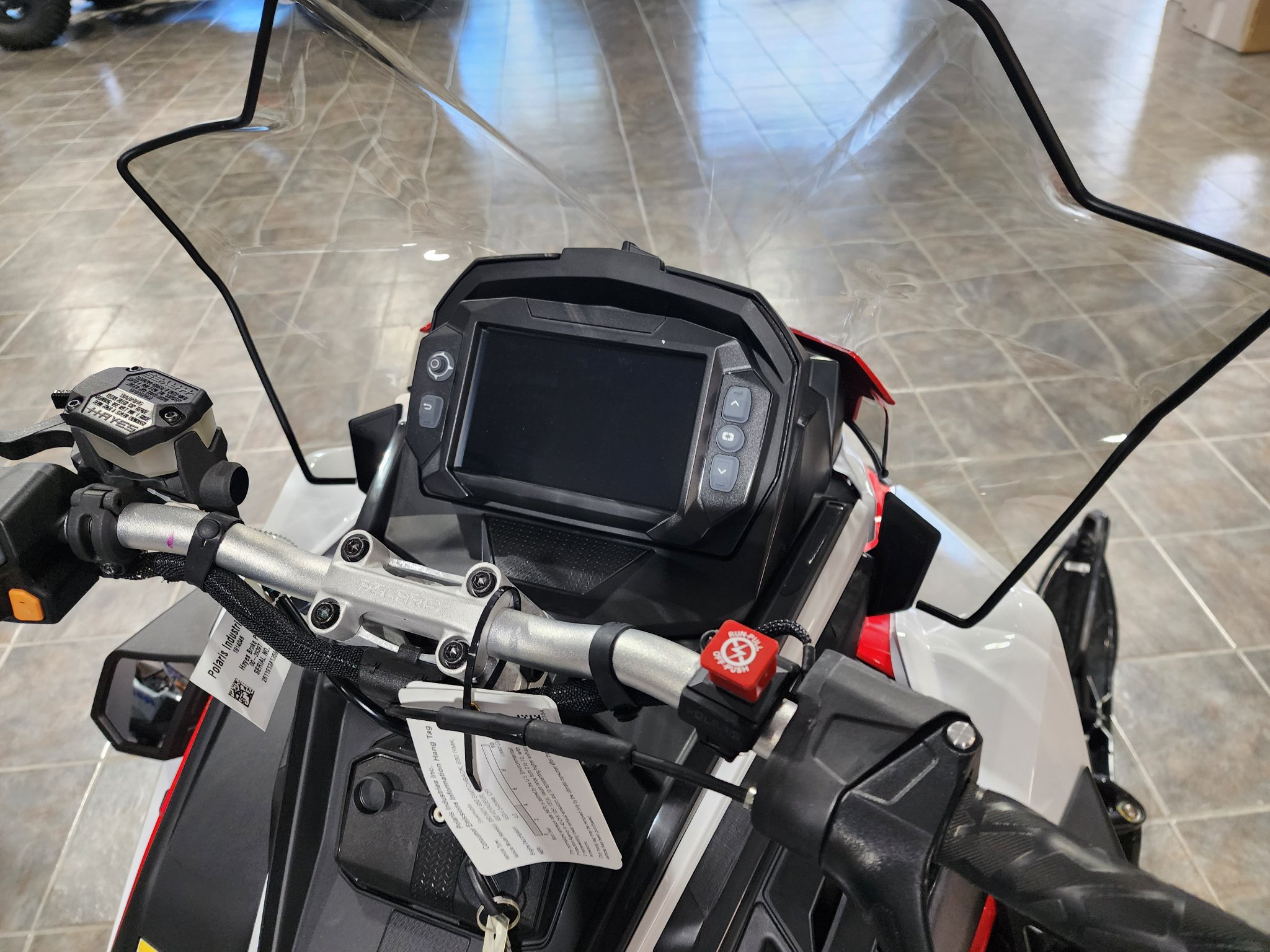 2027 Polaris 650 INDY Adventure 137 Indy Red 1.35 ES 4