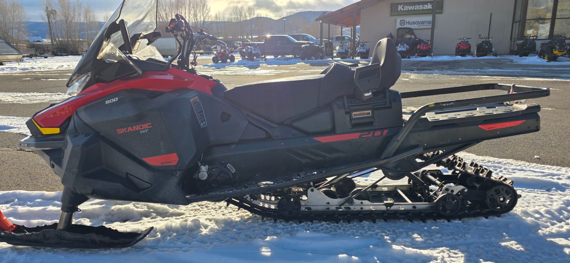 2021 Ski-Doo Skandic WT photo 3