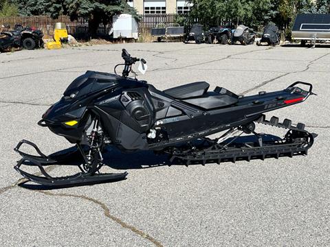 【いずみん】正規品スノーフィート 2025-2026モデル ブラック New 2026 Ski-Doo Summit Adrenaline w/ Edge Package 165 850 E-TEC